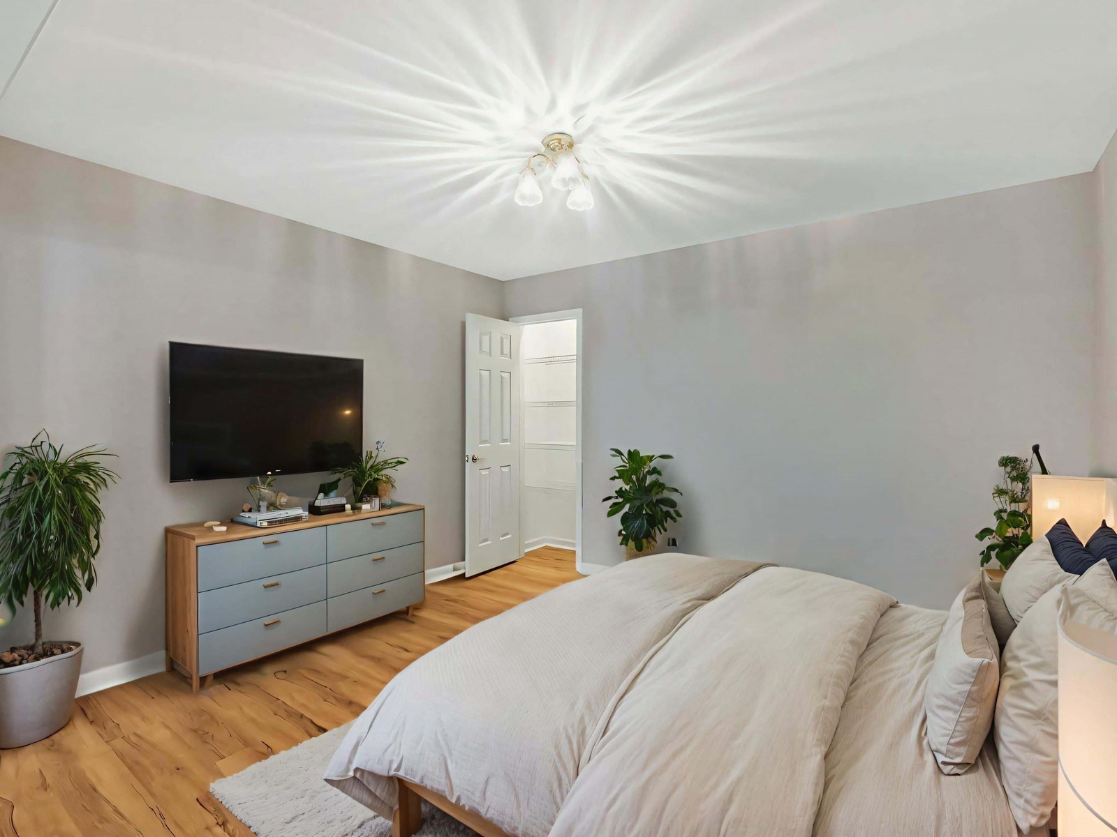 702 Forest Glen Circle