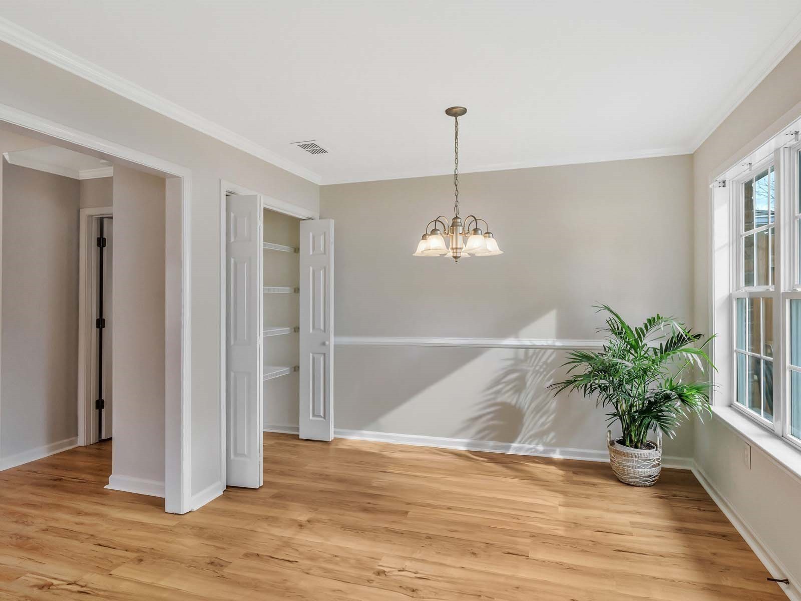 702 Forest Glen Circle