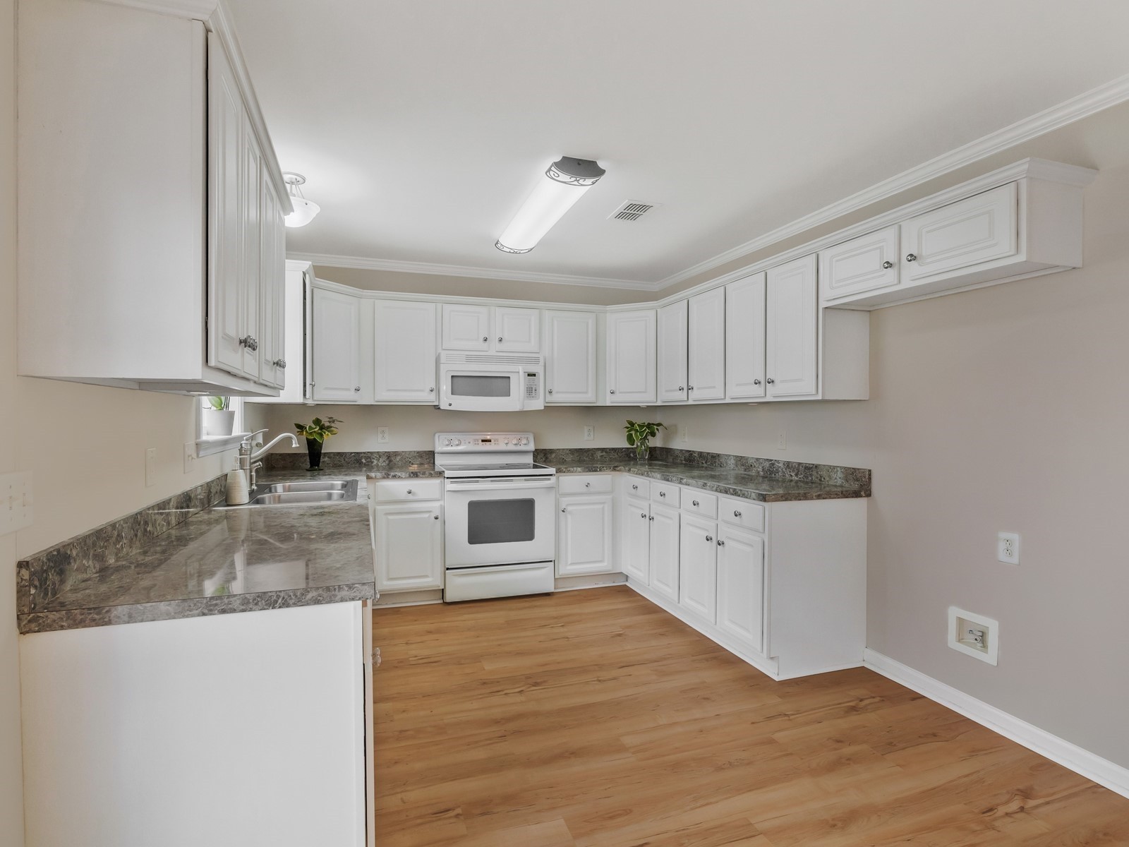 702 Forest Glen Circle