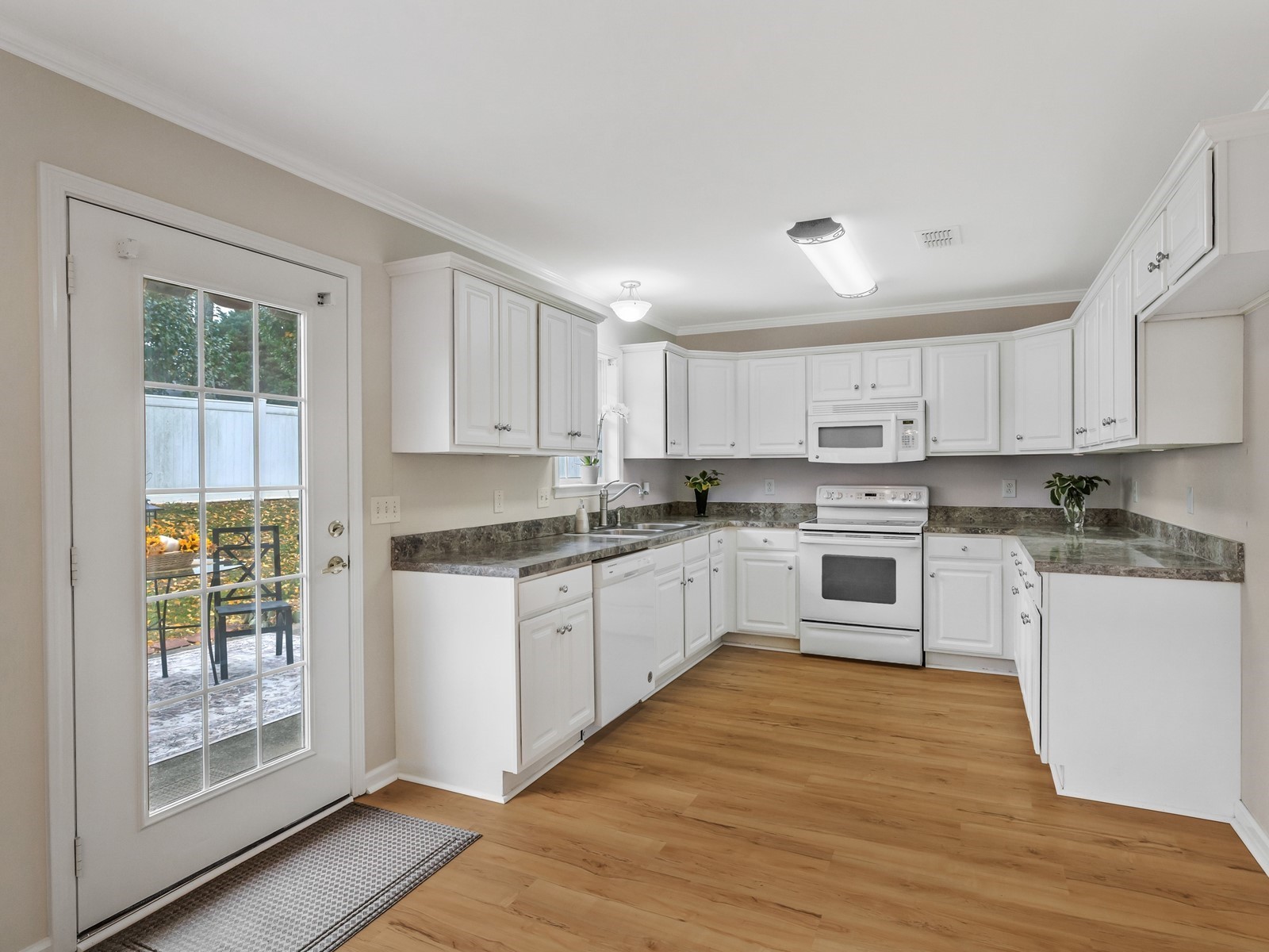 702 Forest Glen Circle