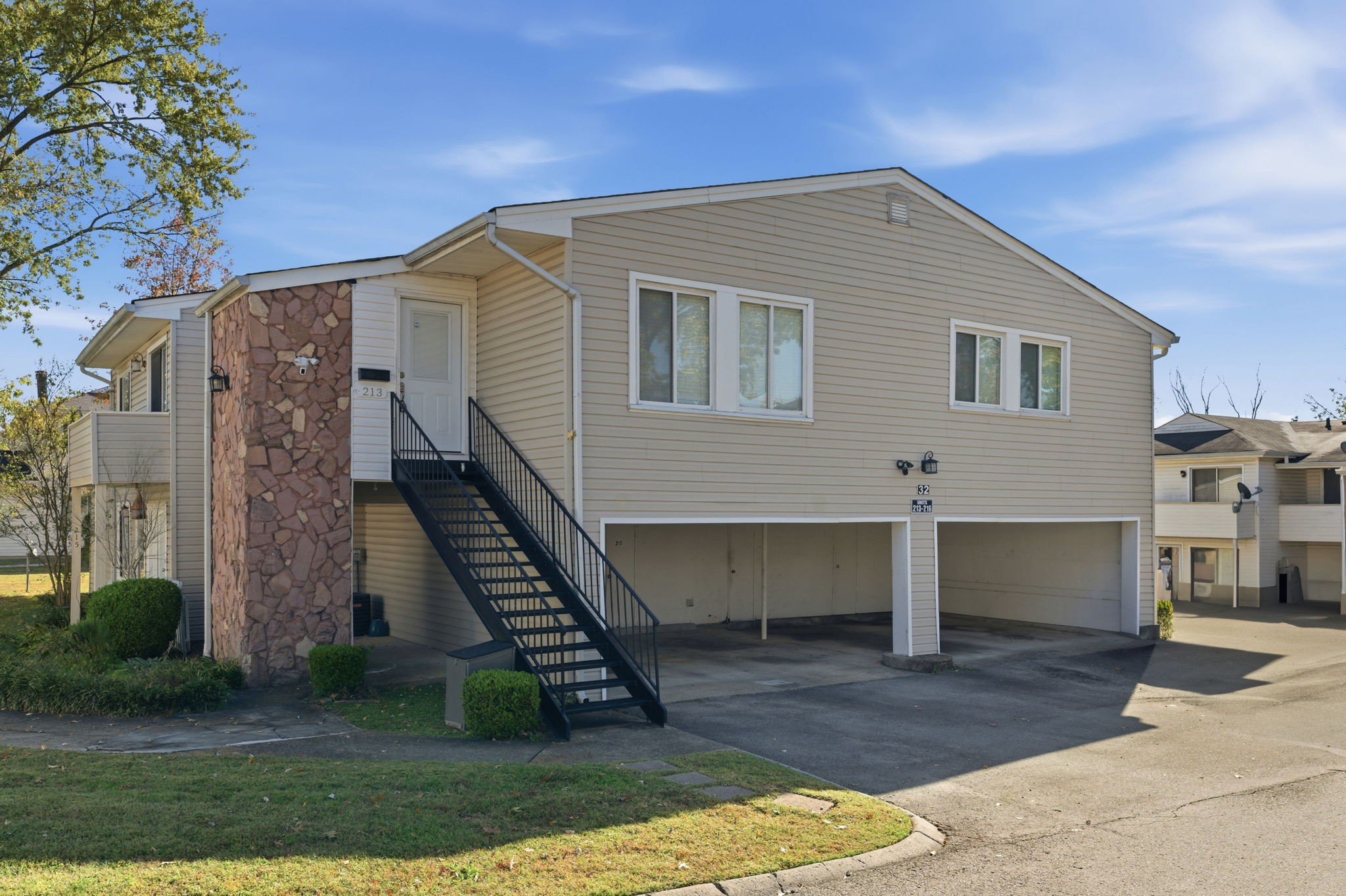 810 Bellevue Rd Unit: 214