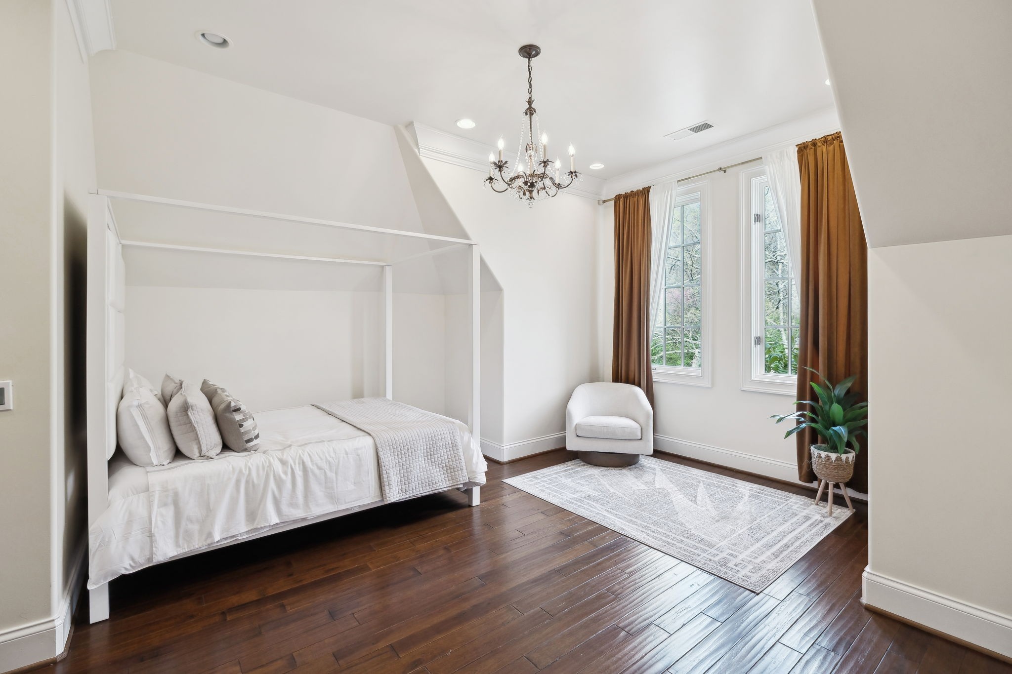 128 Woodward Hills Pl