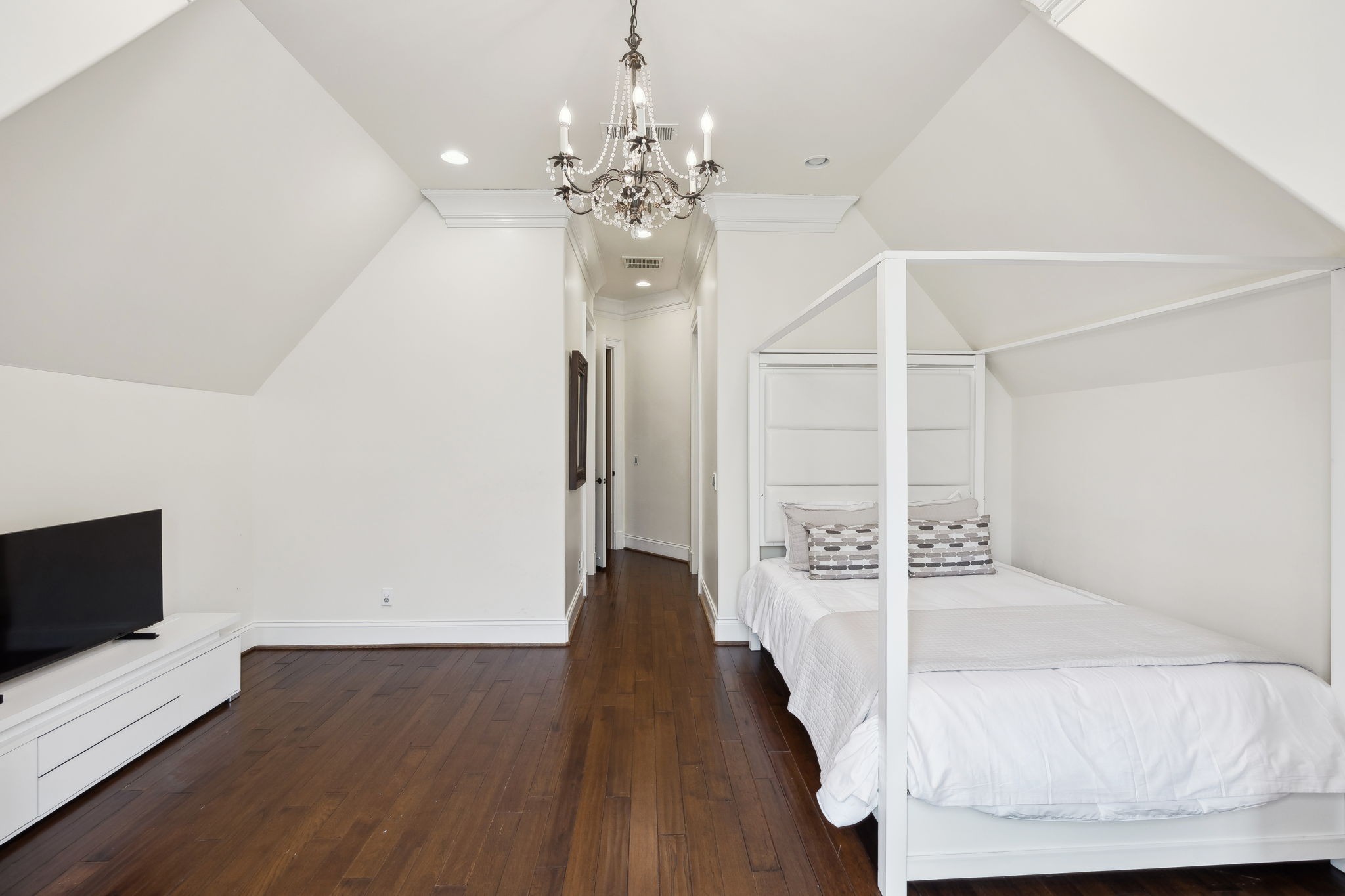 128 Woodward Hills Pl