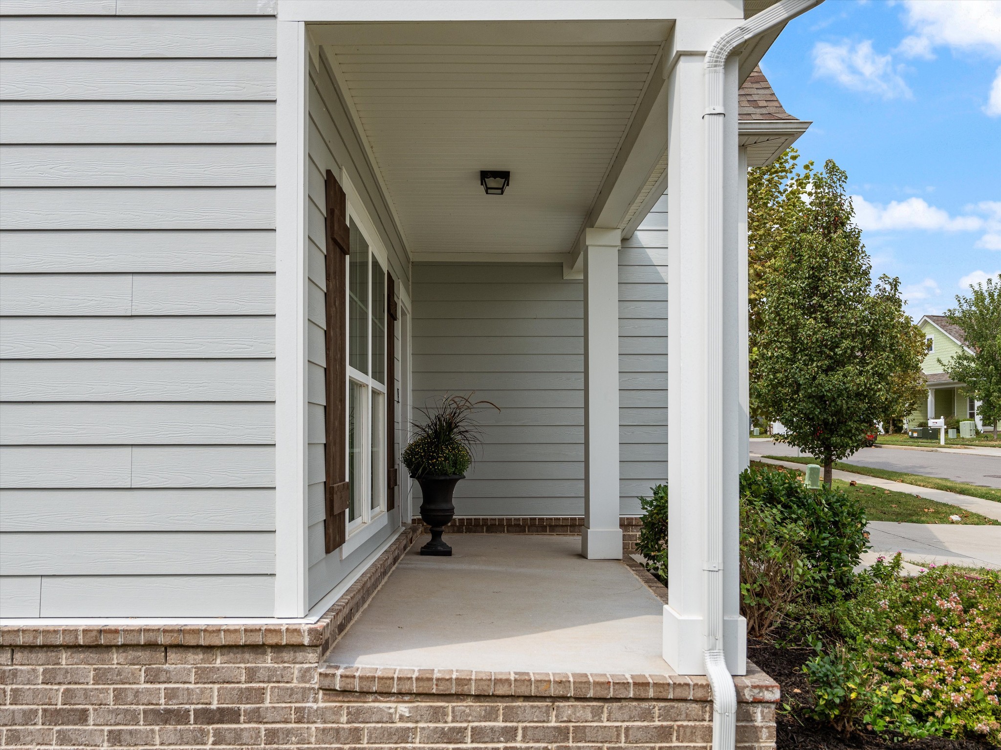 213 Hermitage Point Dr