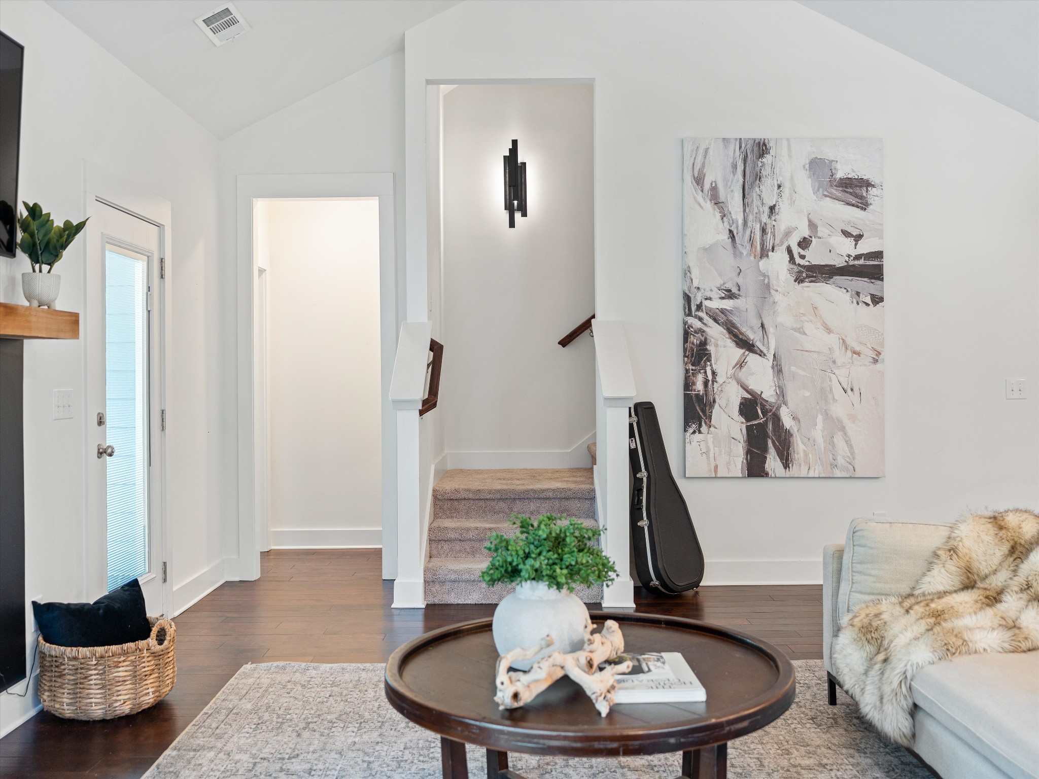 213 Hermitage Point Dr