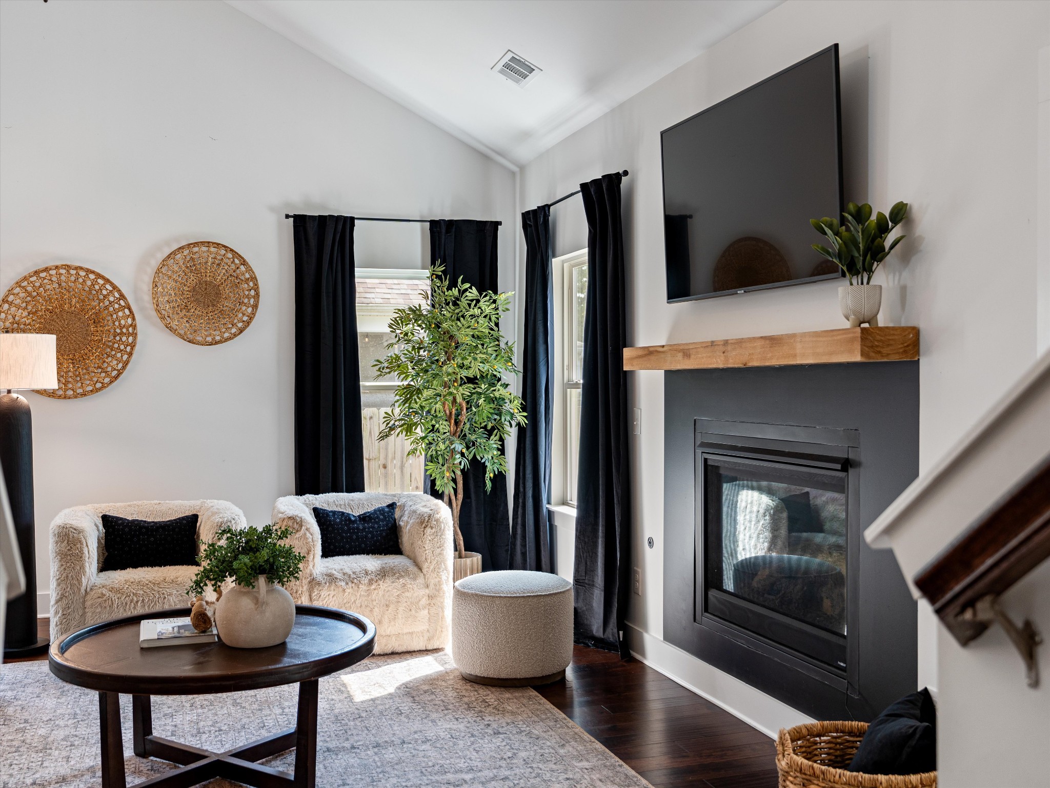 213 Hermitage Point Dr