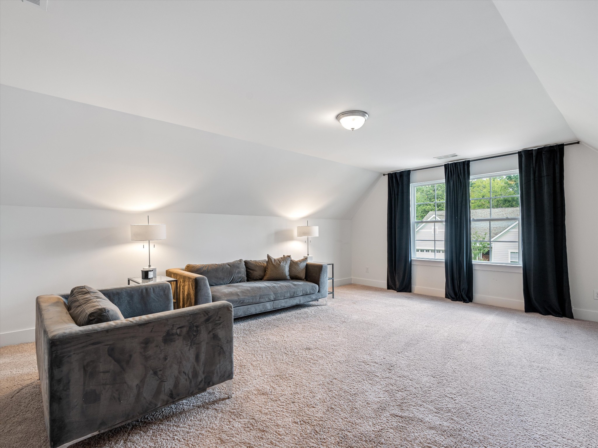 213 Hermitage Point Dr