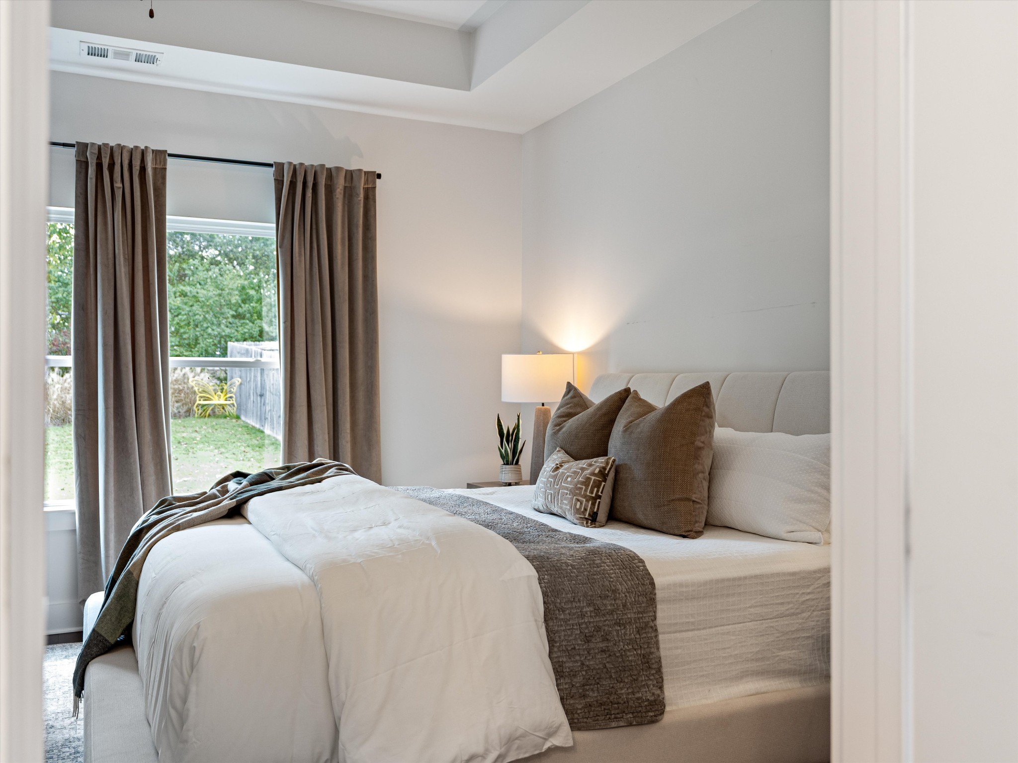 213 Hermitage Point Dr