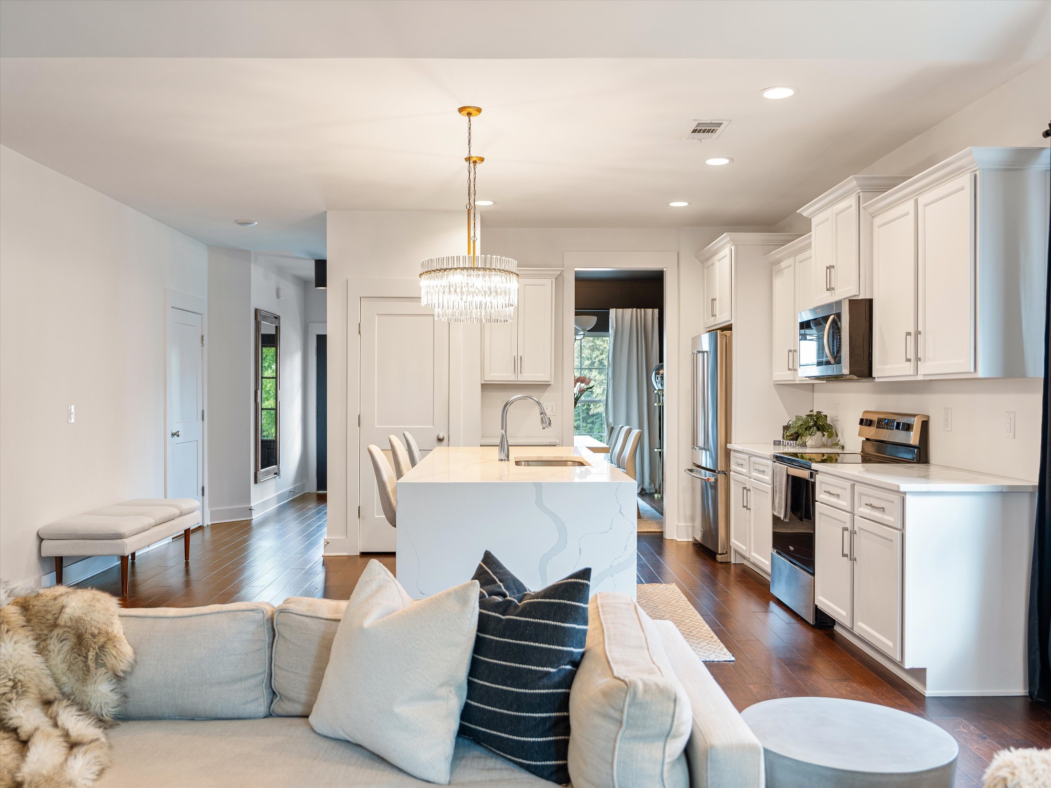 213 Hermitage Point Dr