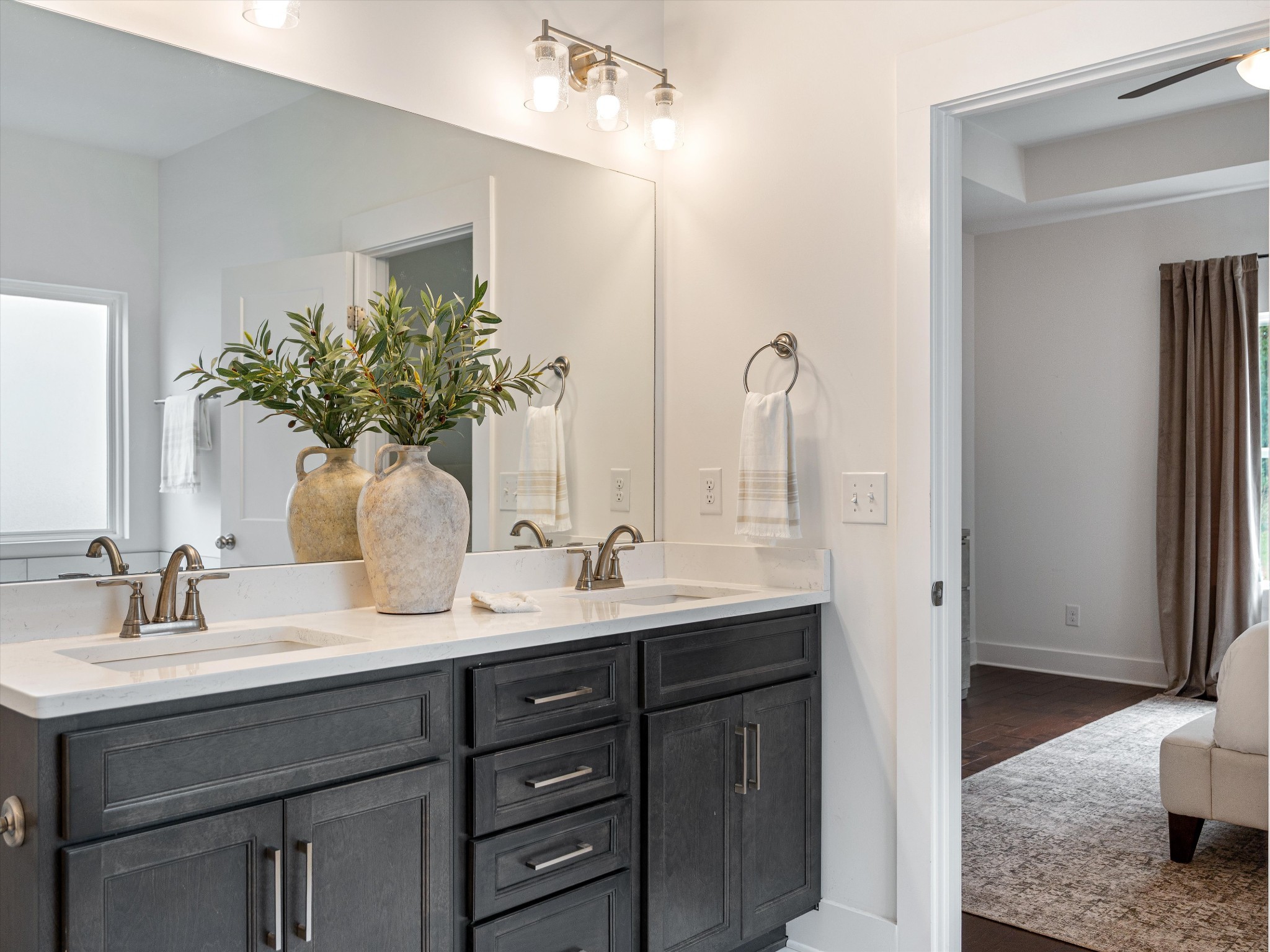 213 Hermitage Point Dr