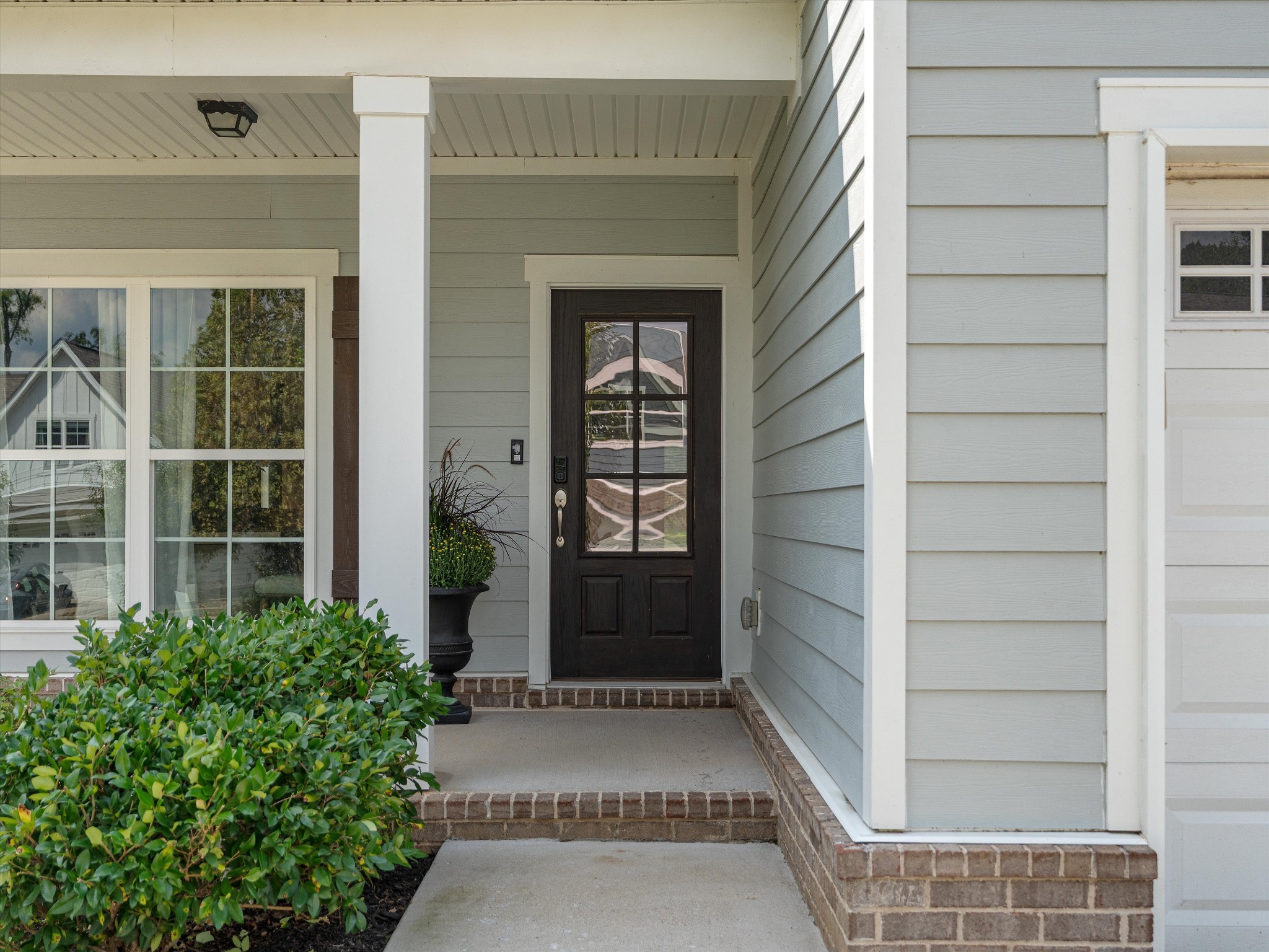 213 Hermitage Point Dr