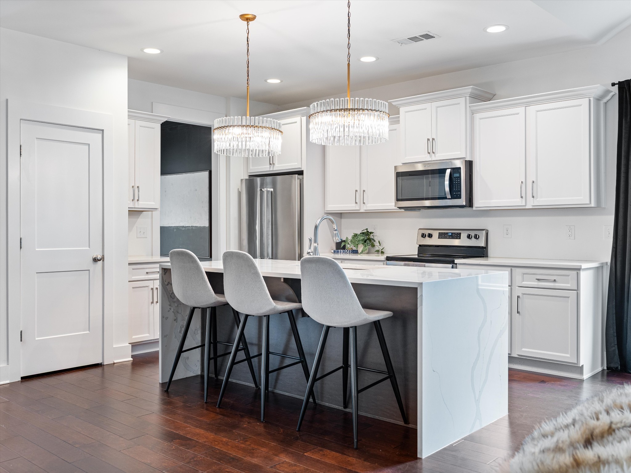 213 Hermitage Point Dr