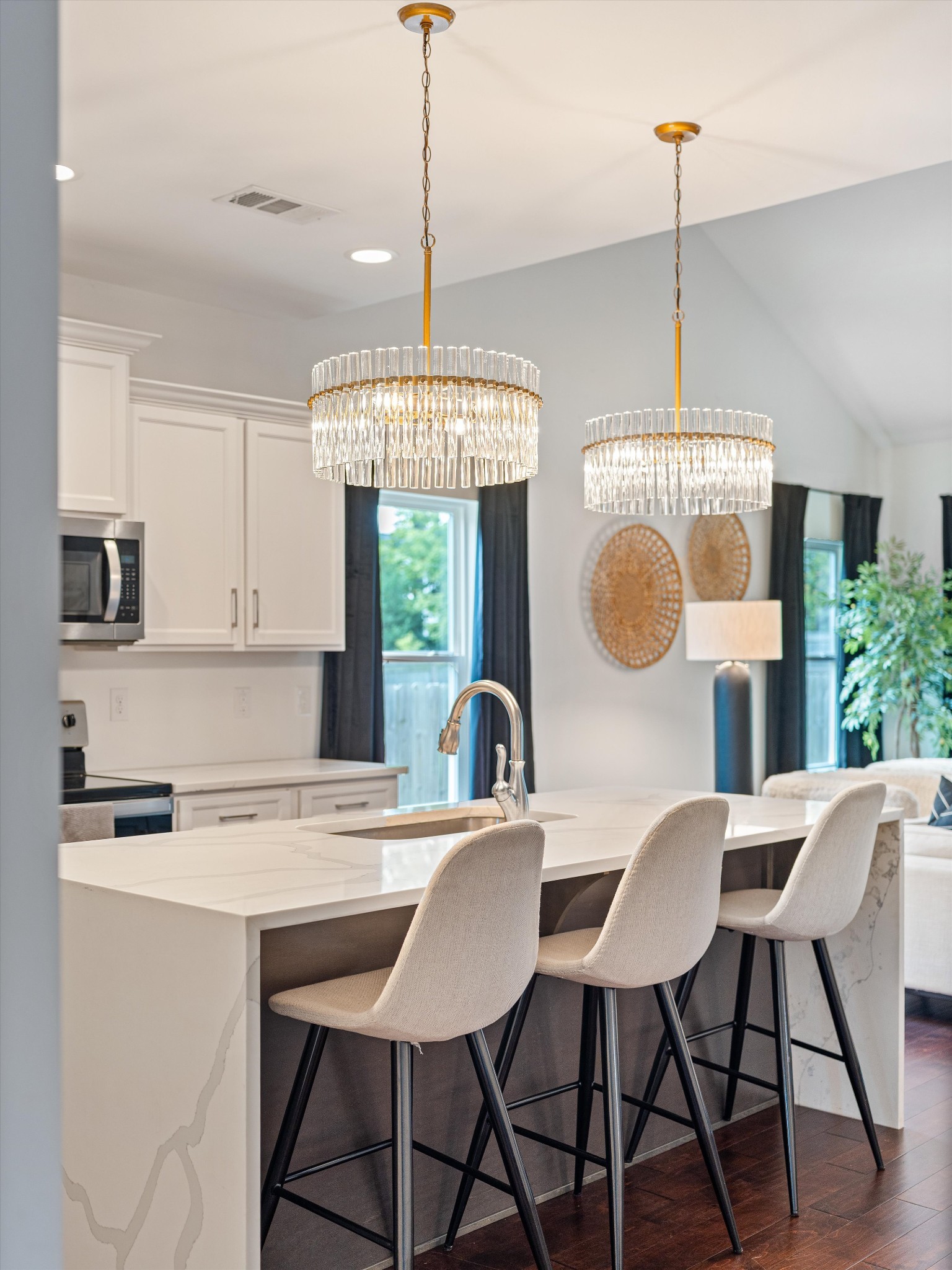 213 Hermitage Point Dr