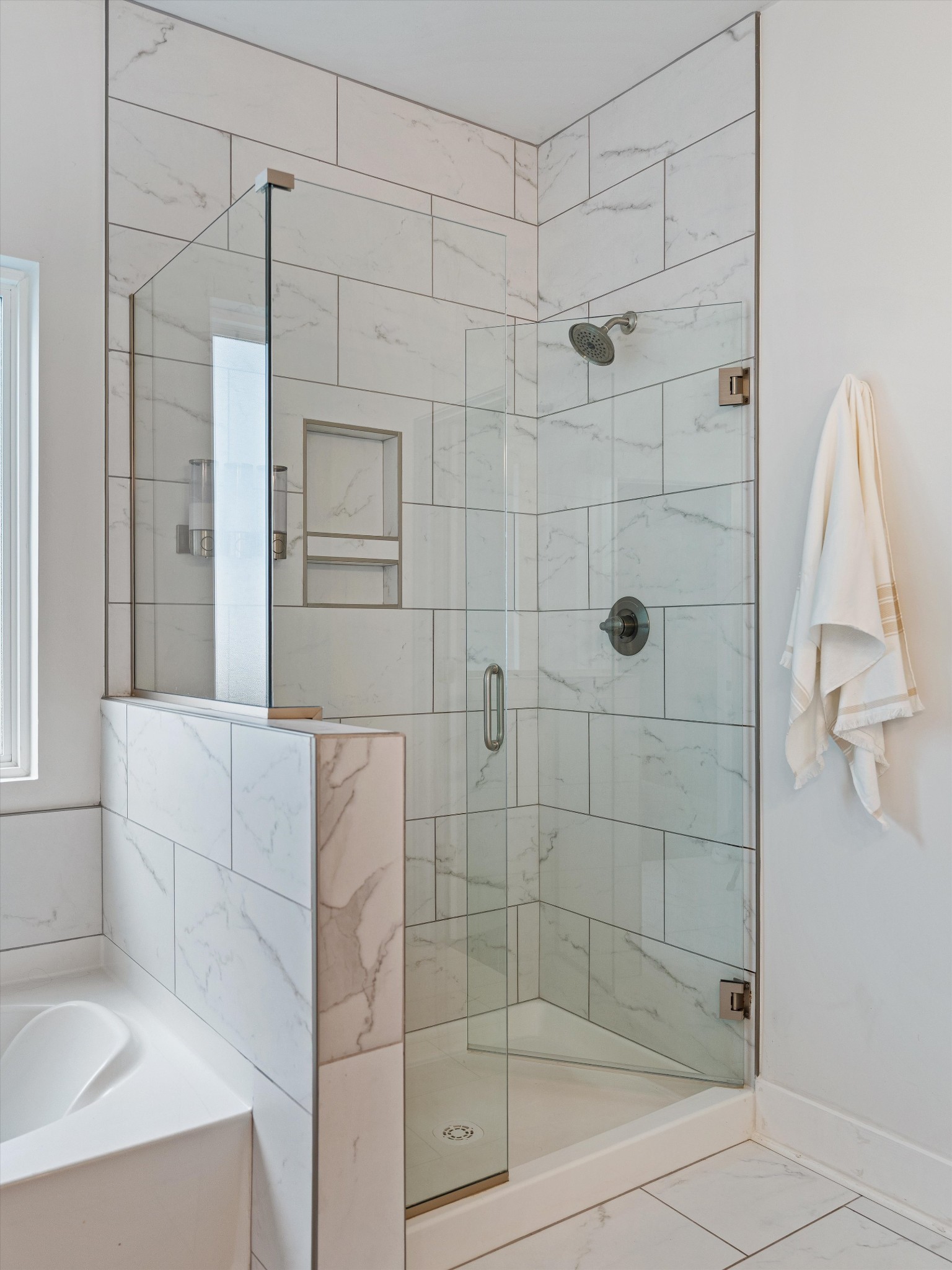 213 Hermitage Point Dr