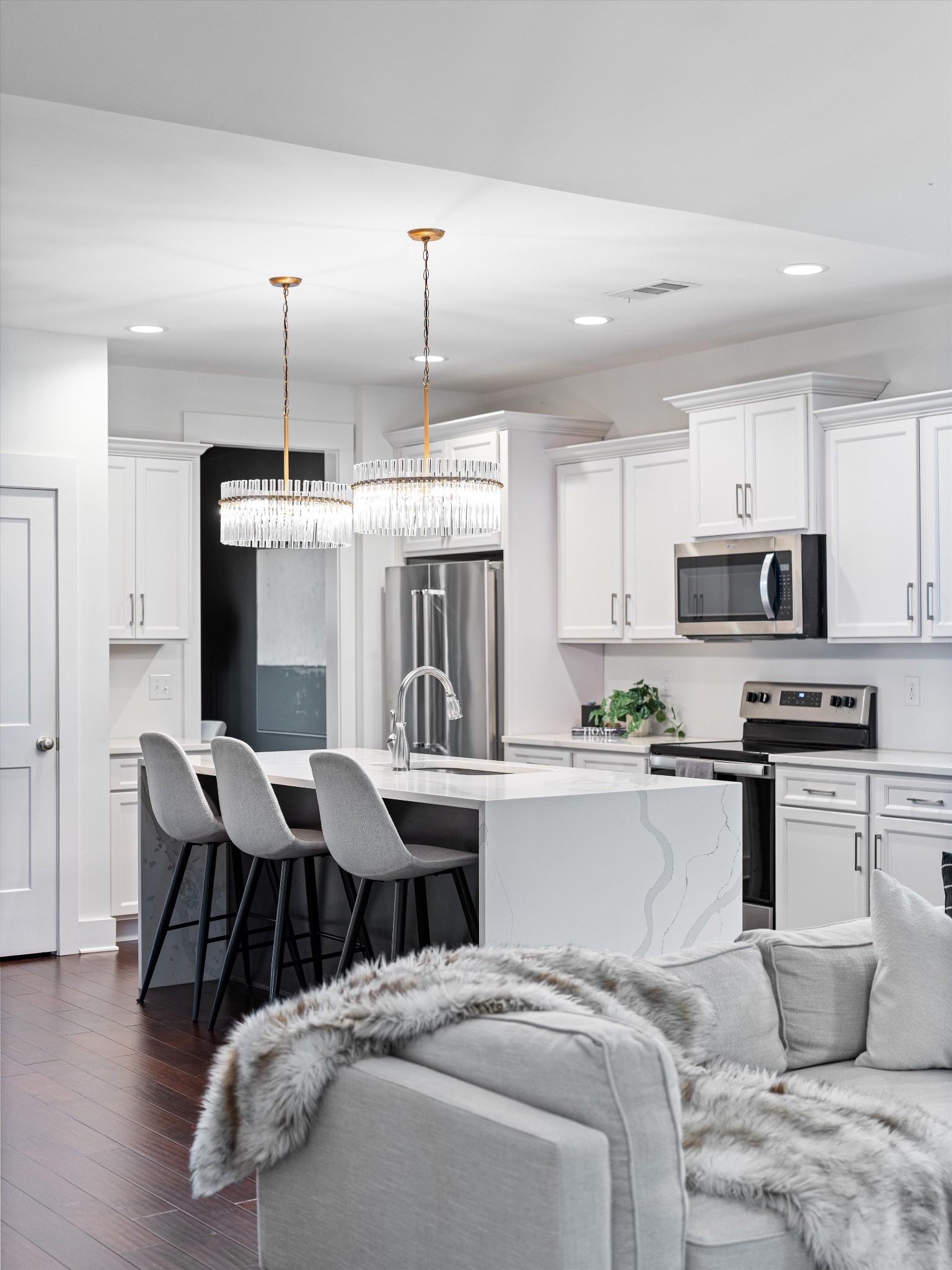 213 Hermitage Point Dr