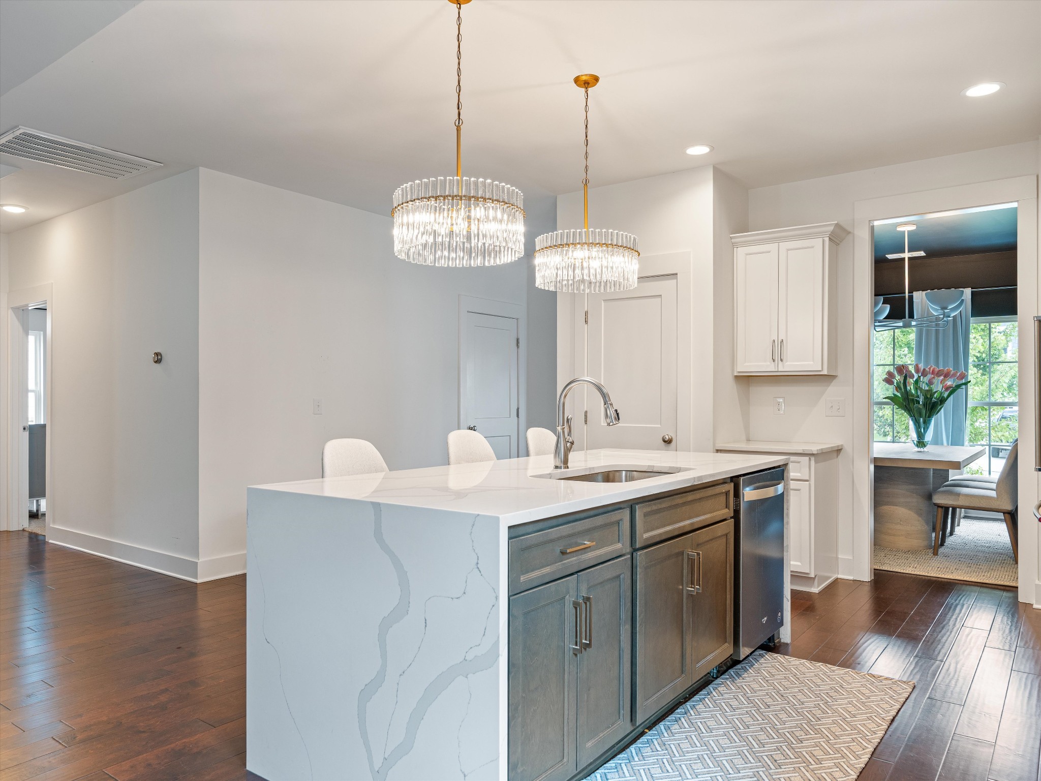 213 Hermitage Point Dr