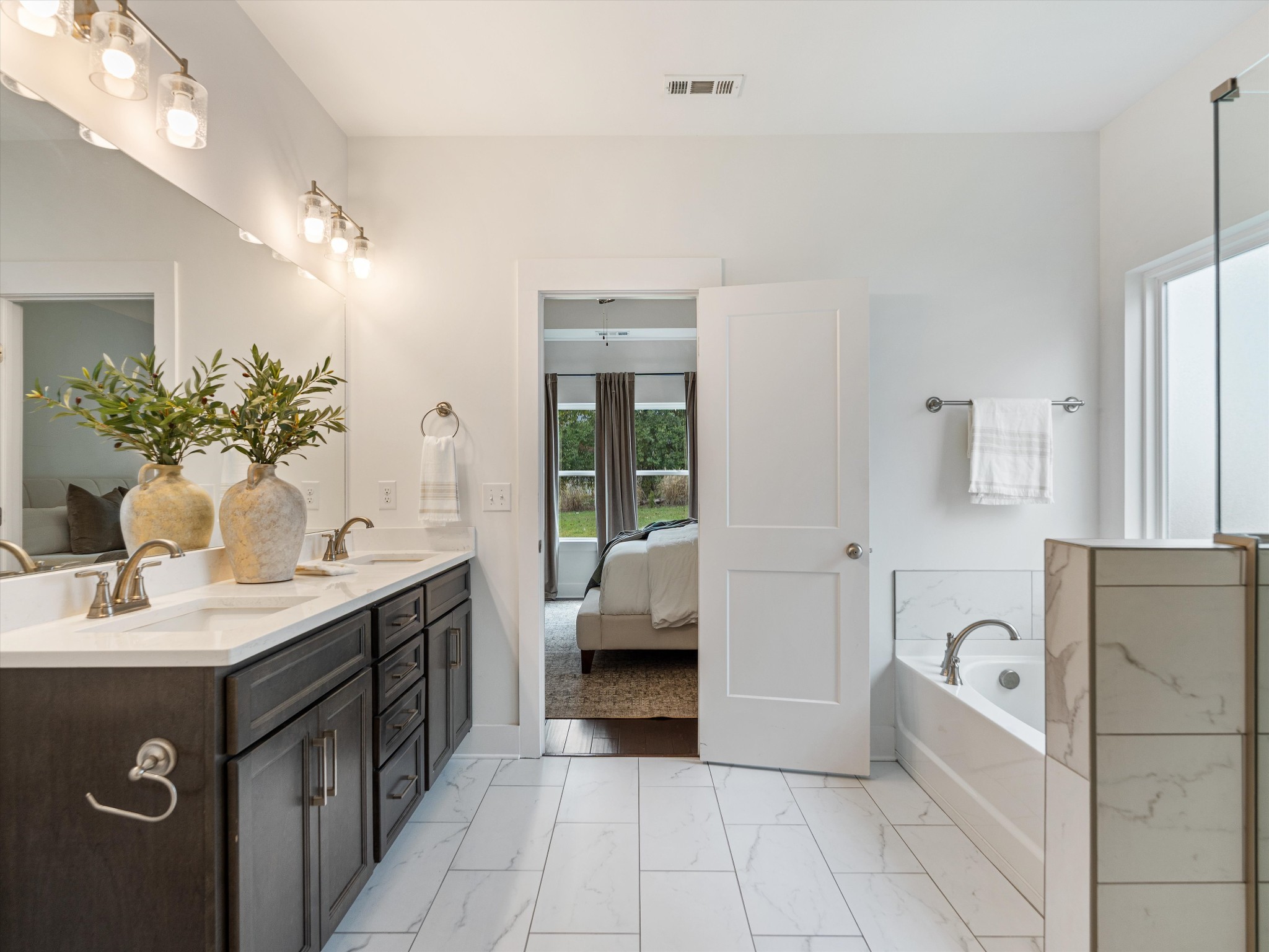 213 Hermitage Point Dr