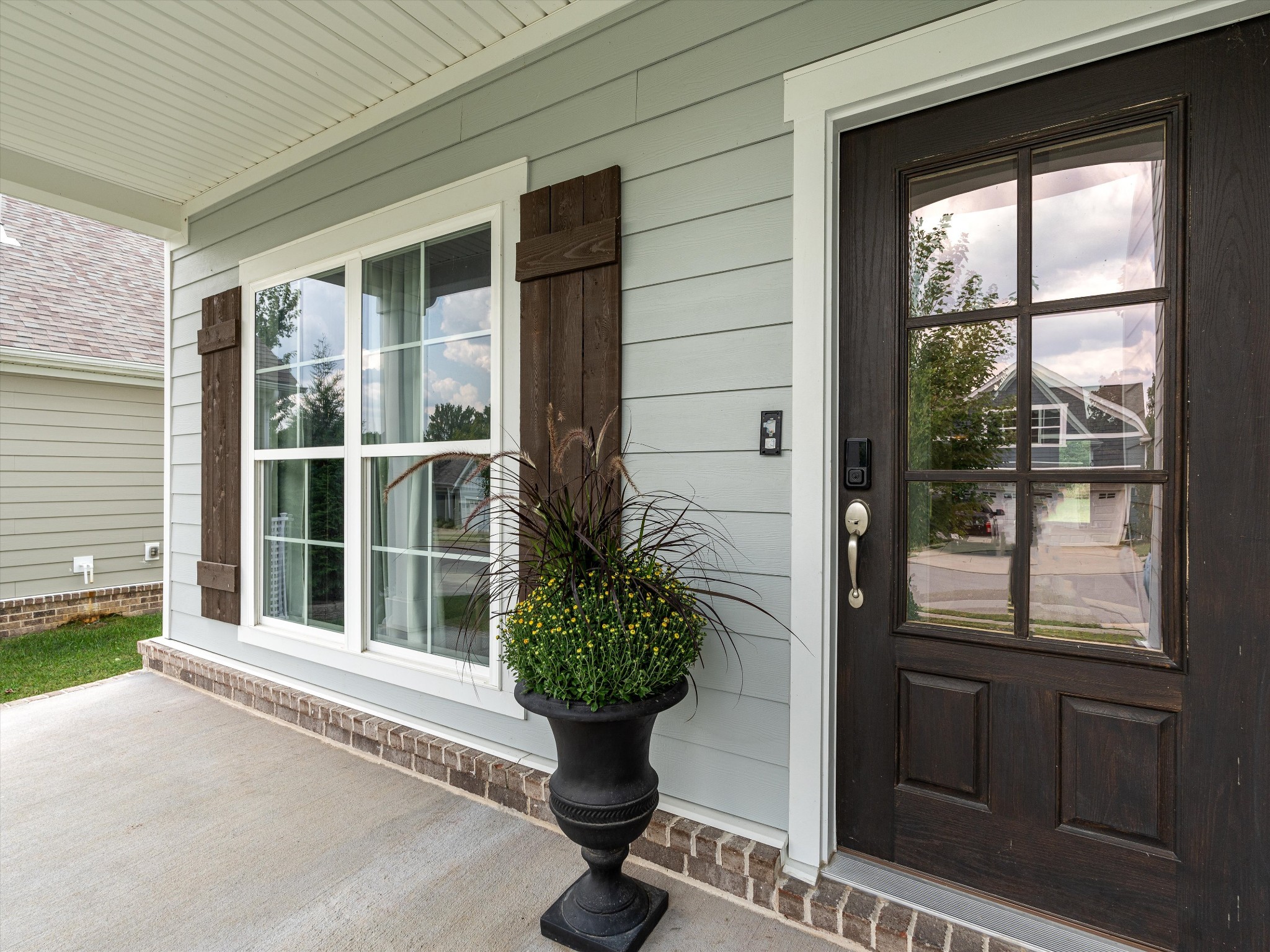 213 Hermitage Point Dr