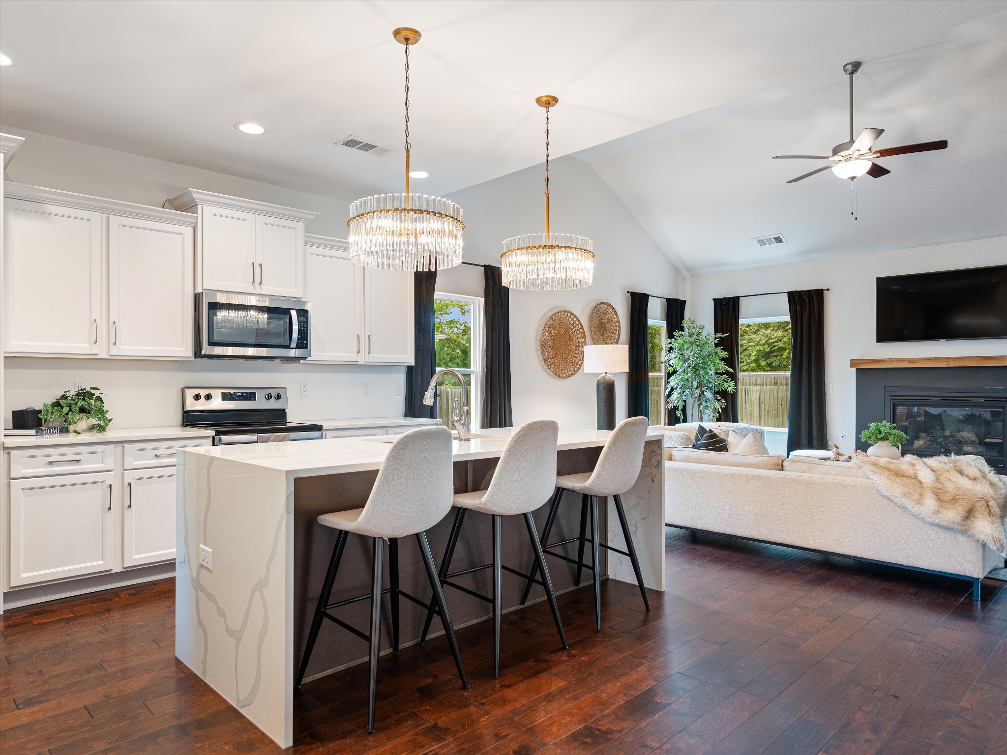 213 Hermitage Point Dr