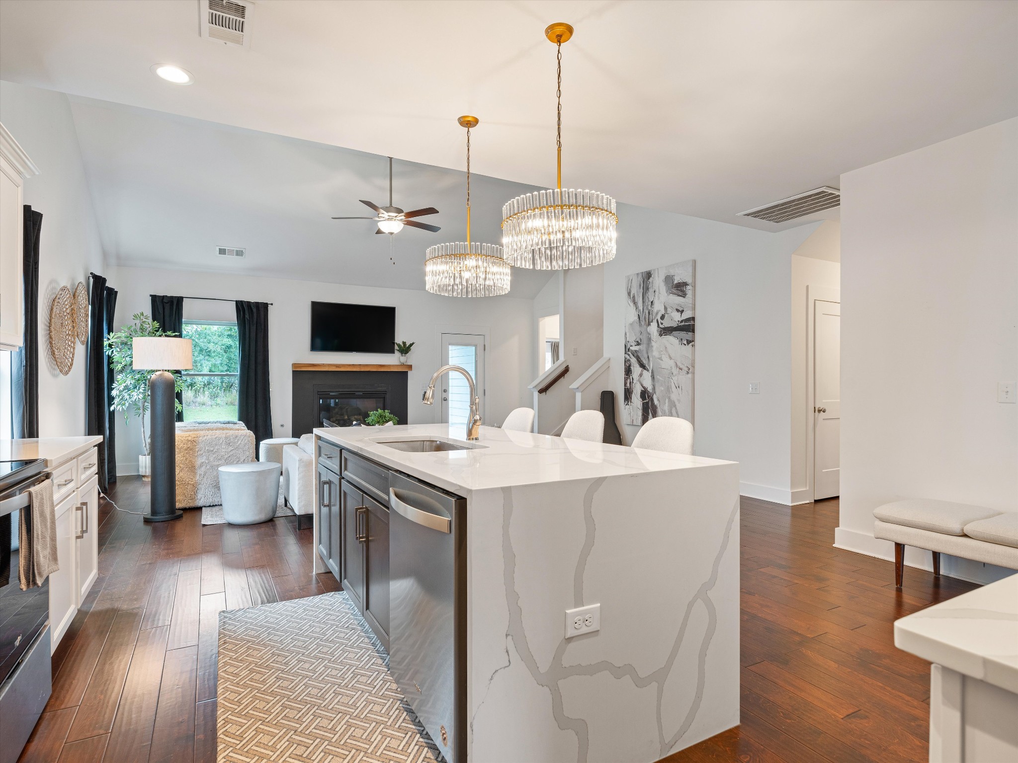 213 Hermitage Point Dr