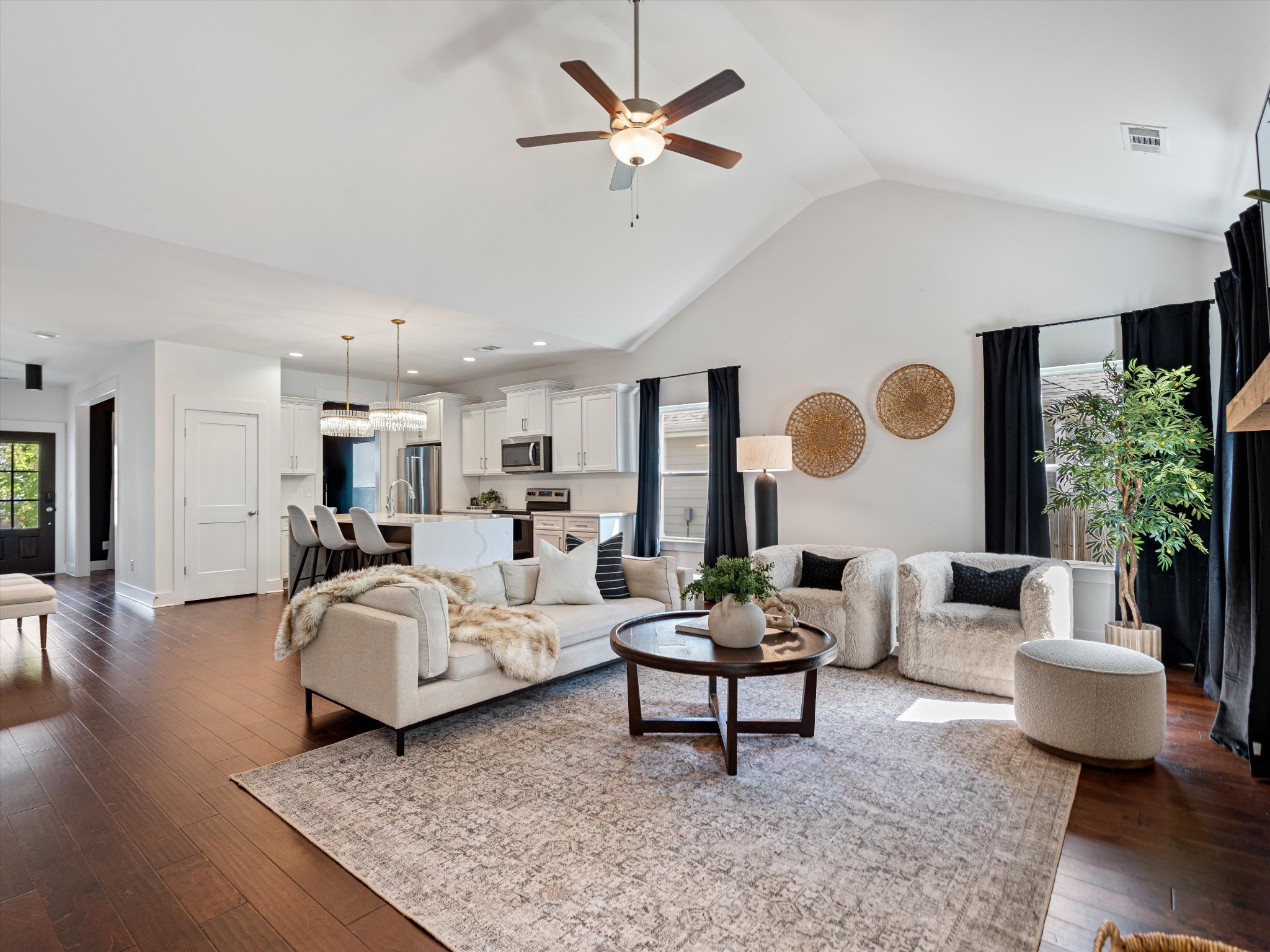 213 Hermitage Point Dr