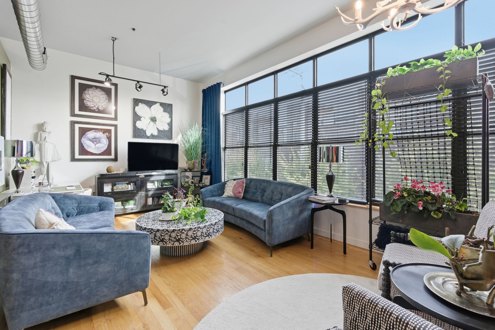 1342 Rosa L Parks Blvd