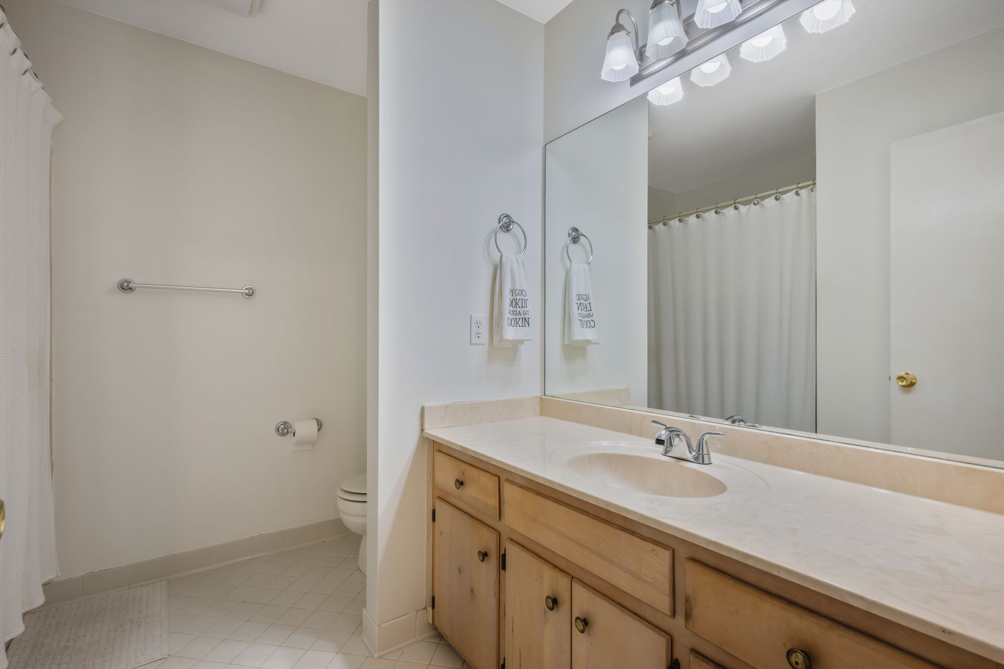 3135 Long Blvd Unit: 2