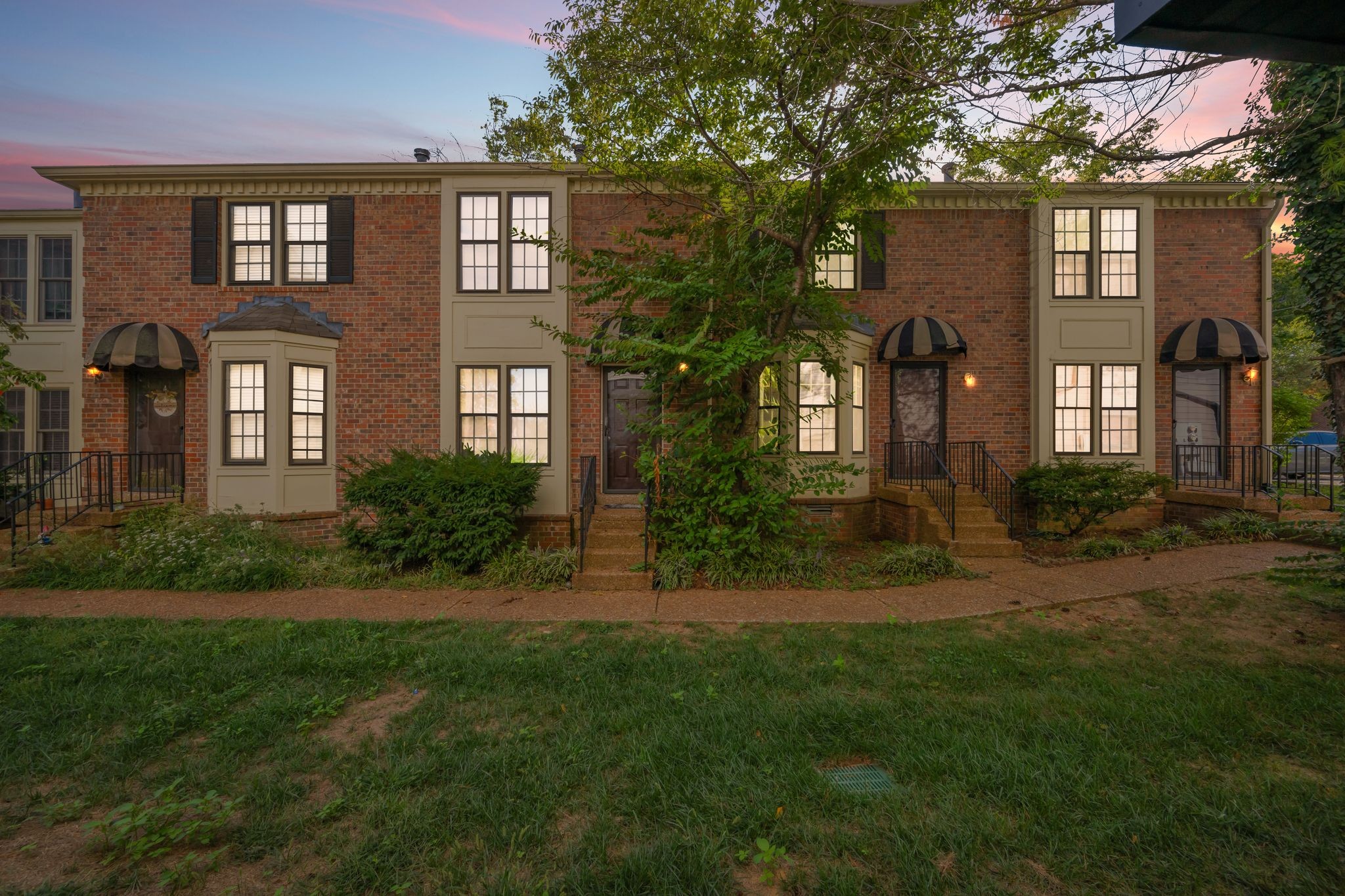 3135 Long Blvd Unit: 2