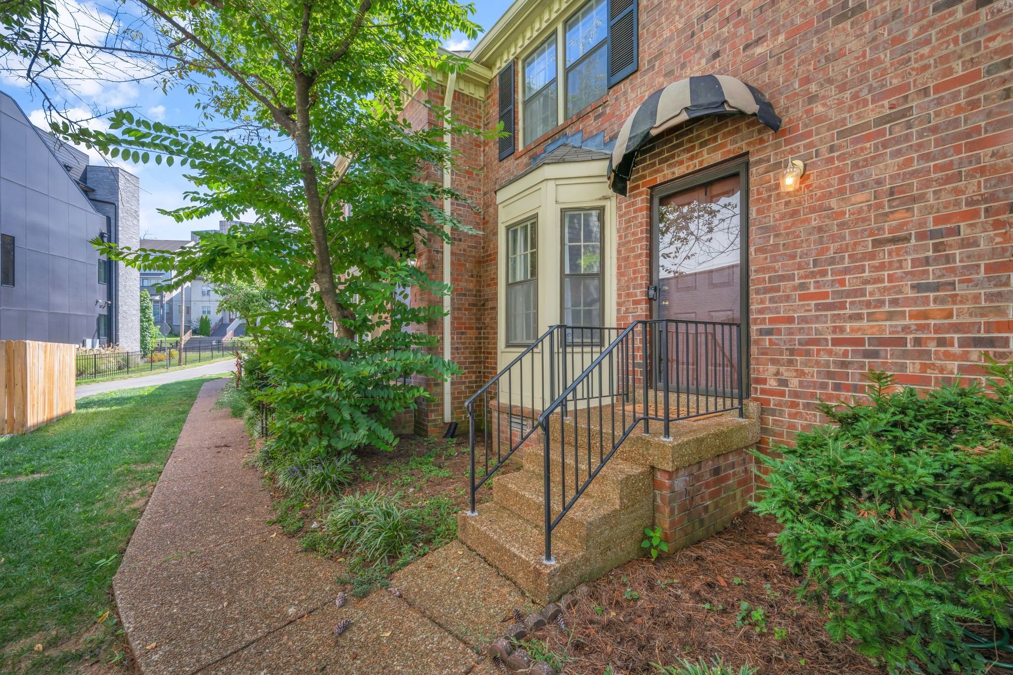 3135 Long Blvd Unit: 2
