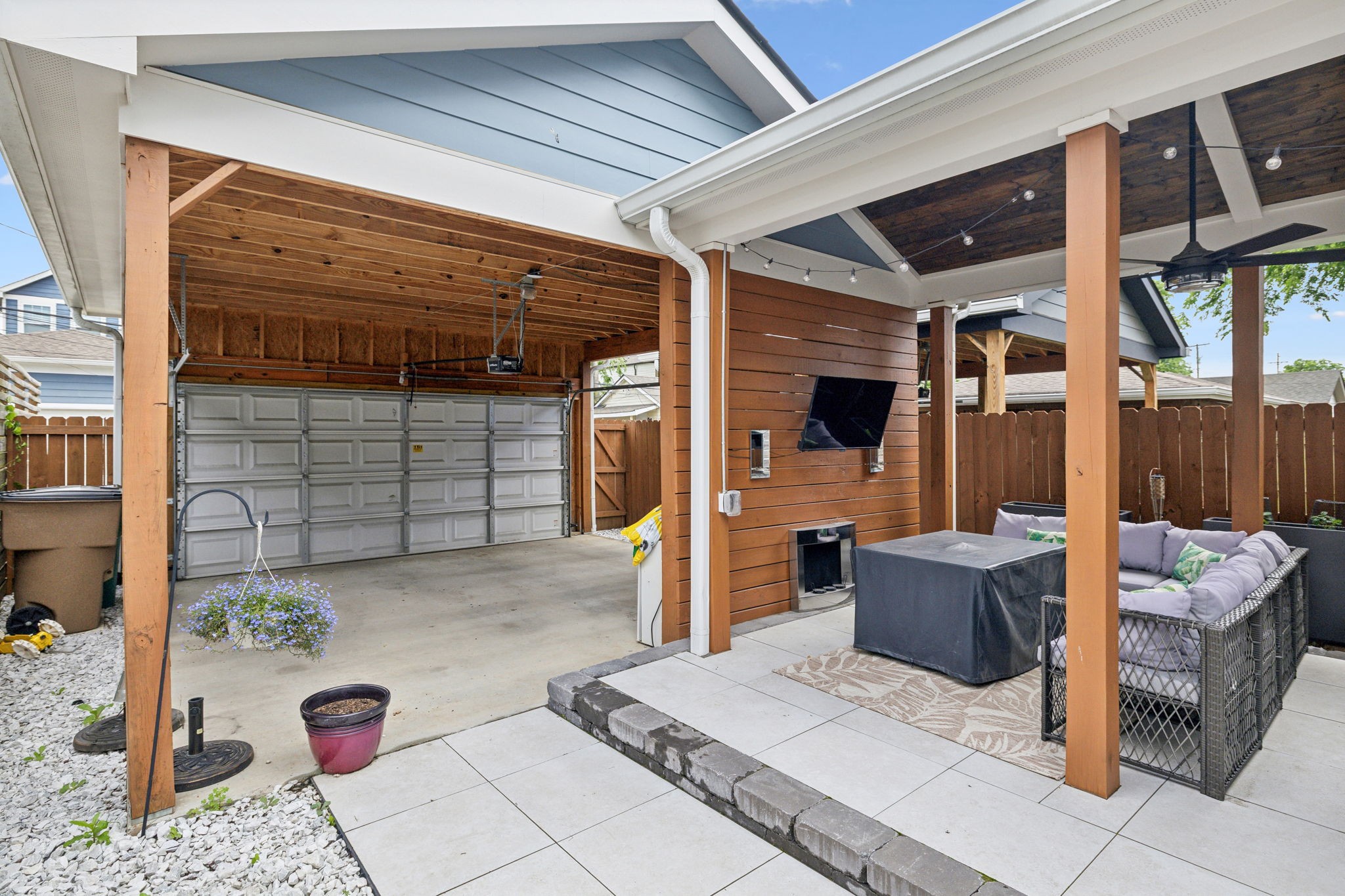 6216B California Ave