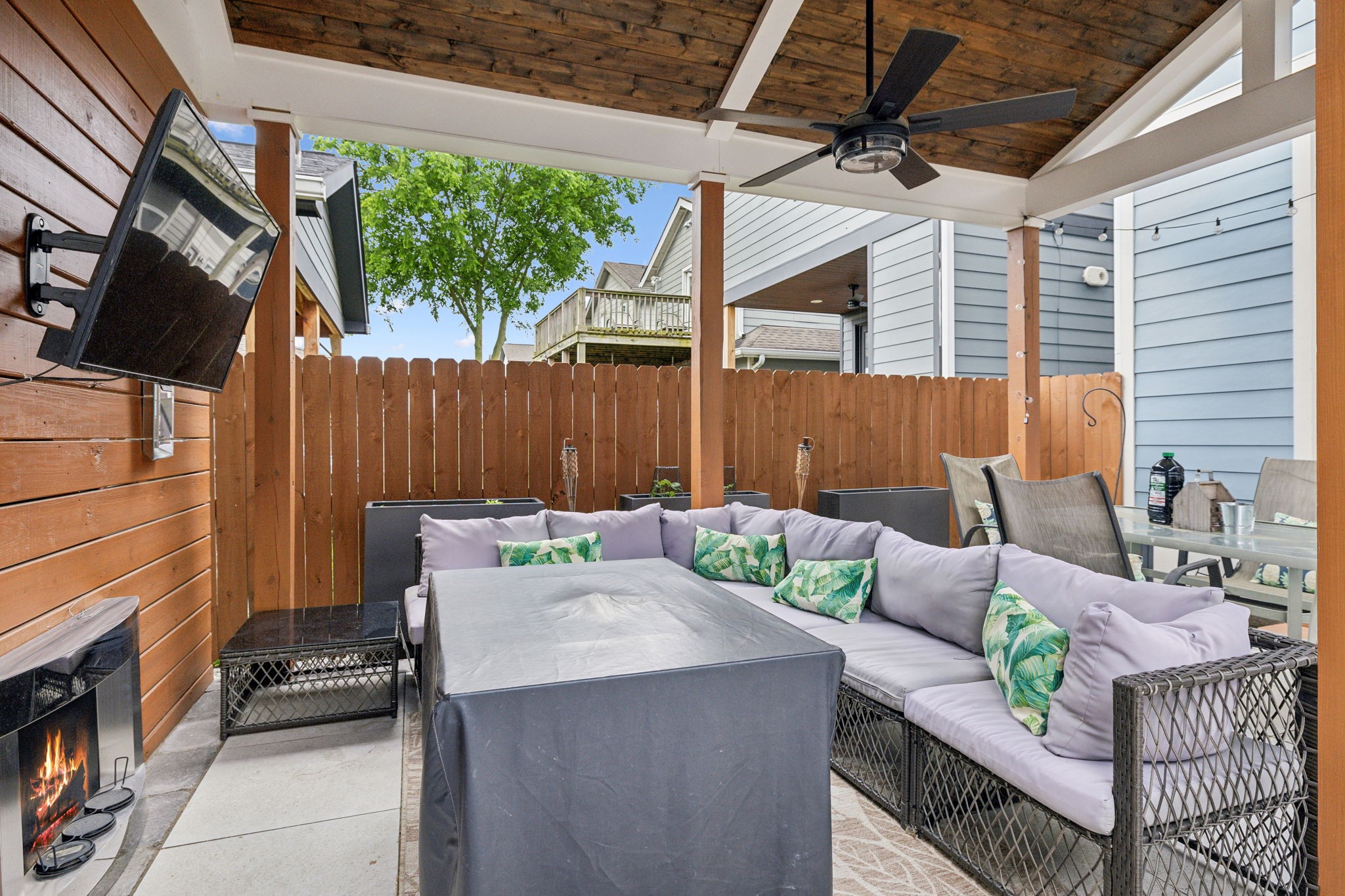 6216B California Ave