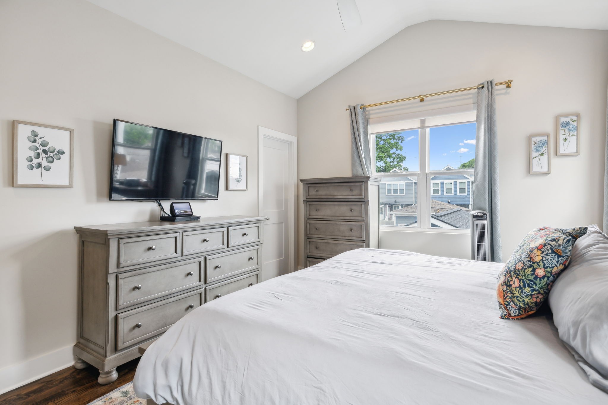 6216B California Ave