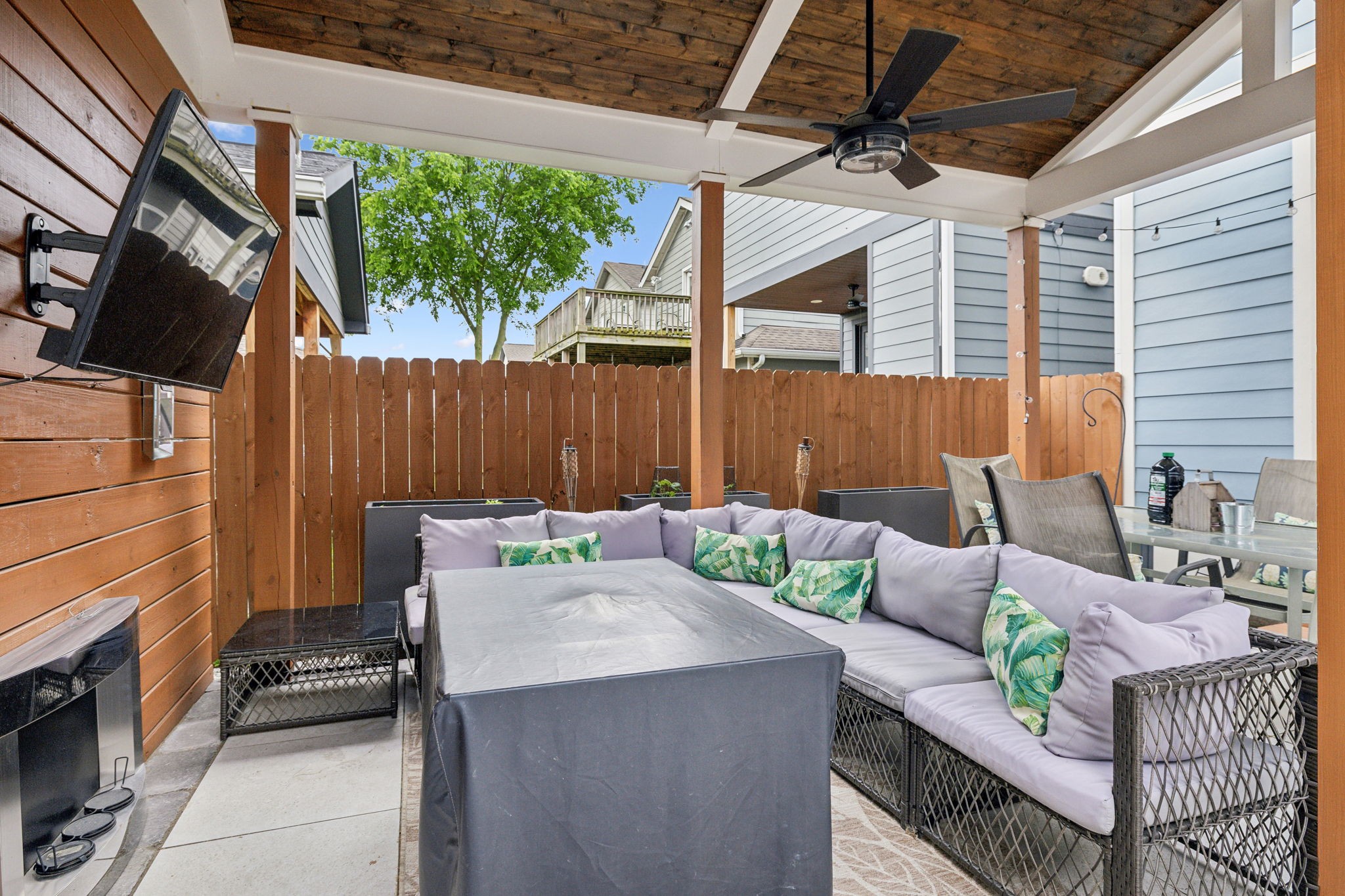 6216B California Ave