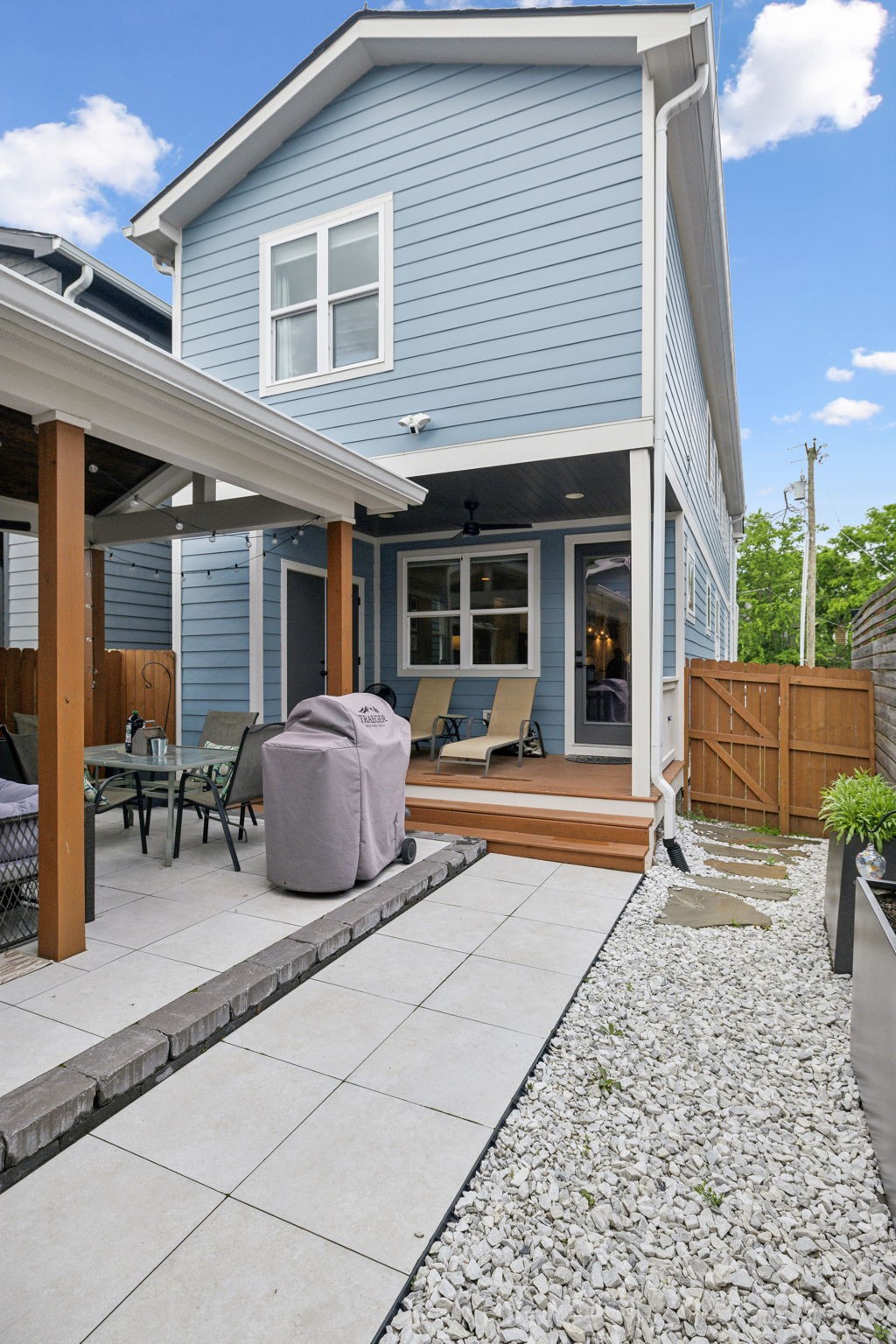 6216B California Ave