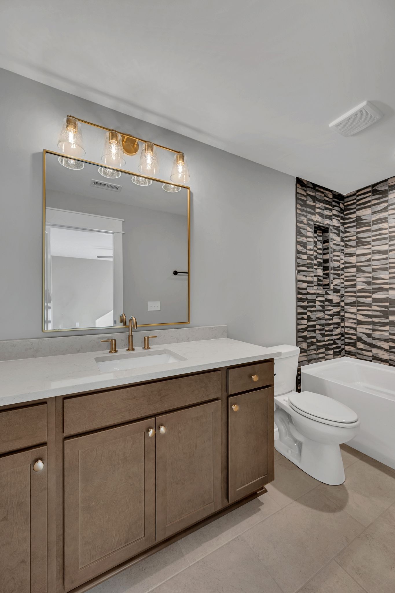 520 N Maple St Unit: 2