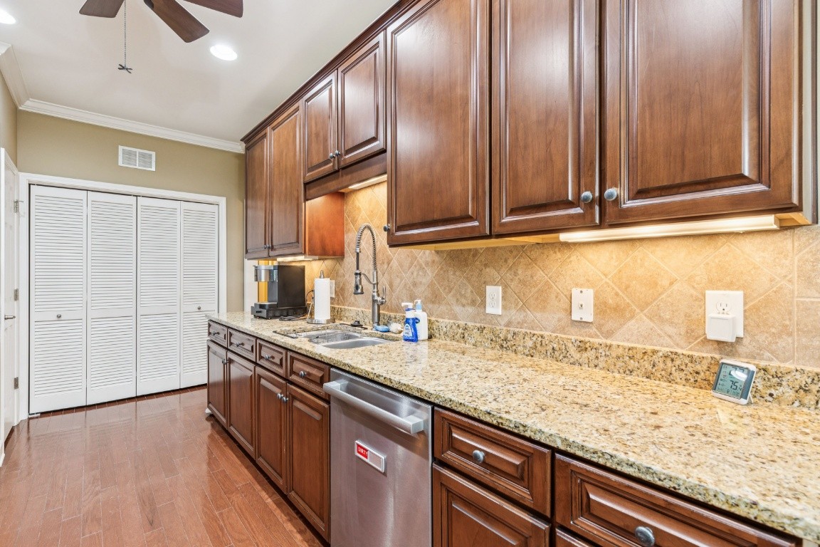 9008 Sunrise Cir