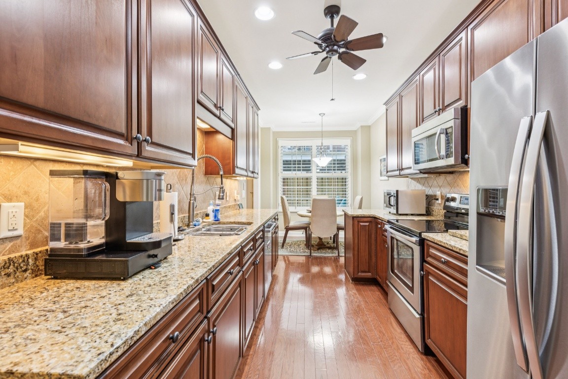 9008 Sunrise Cir