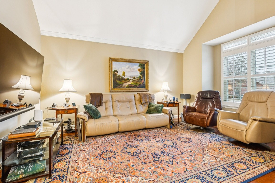9008 Sunrise Cir