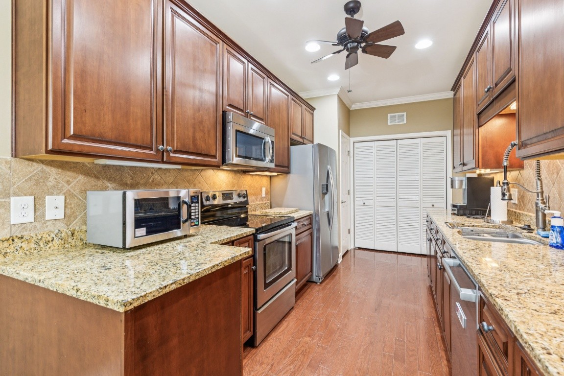 9008 Sunrise Cir