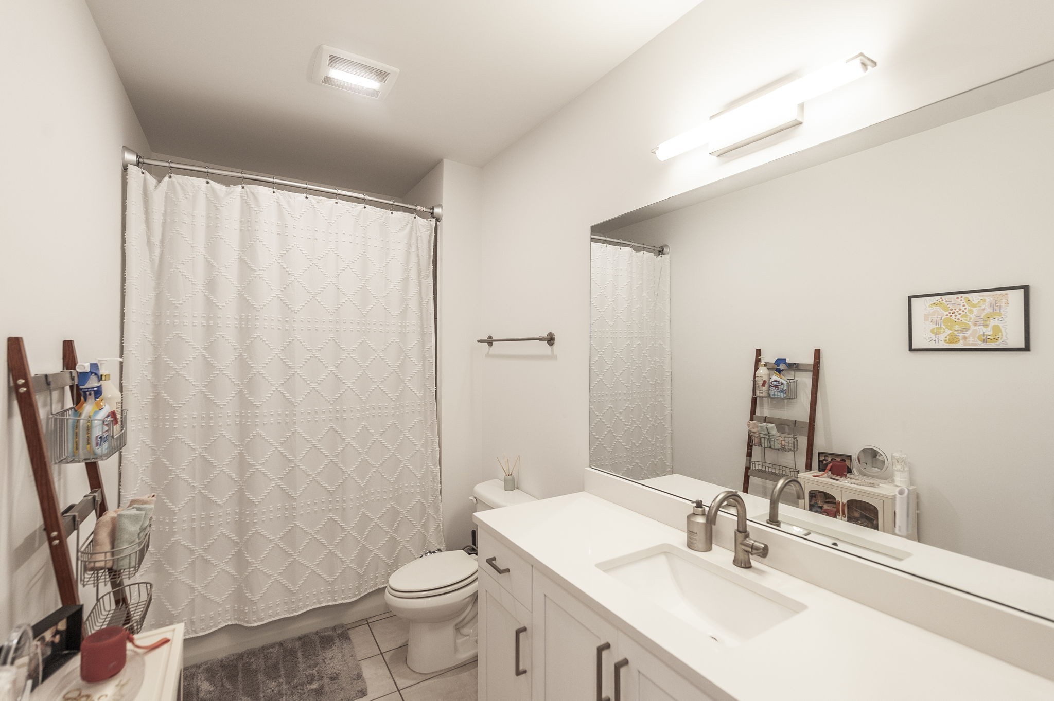 1041 E Trinity Ln Unit: 301