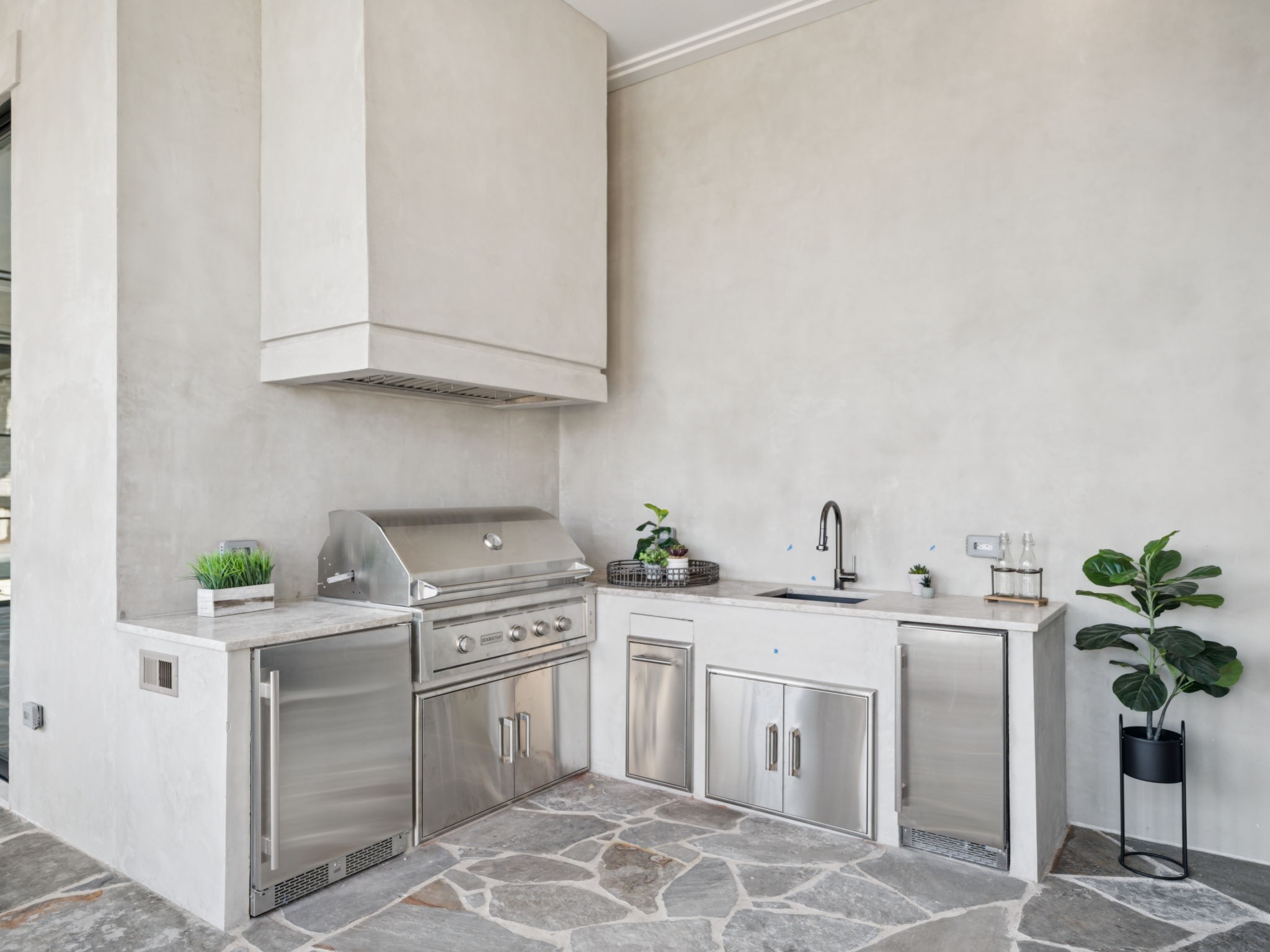 8101 Turning Point Dr