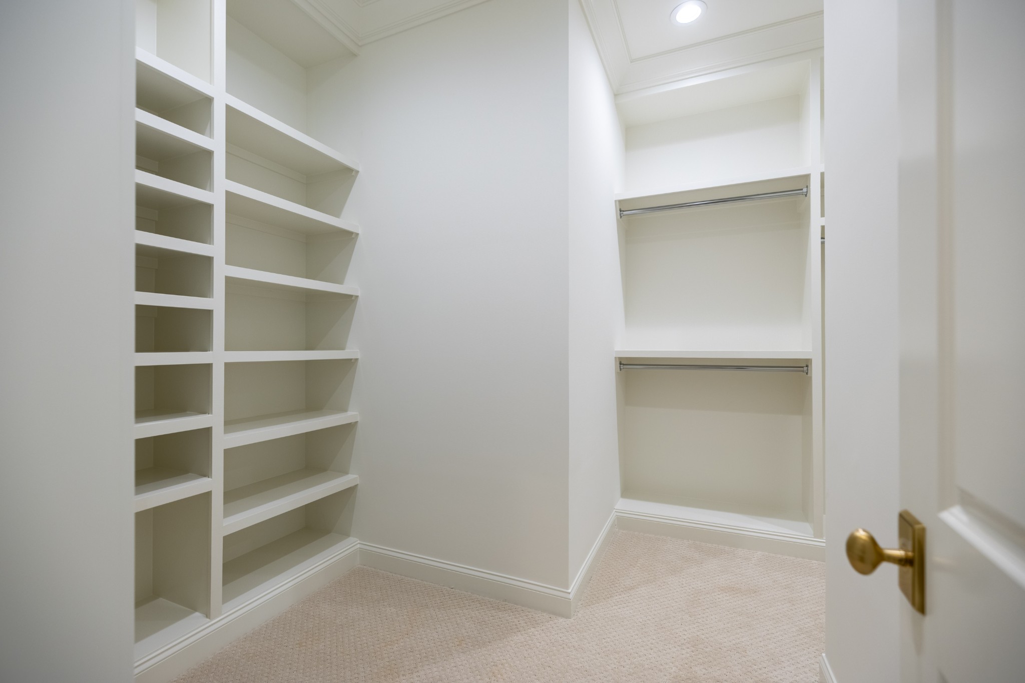 6035 Frazier Park Ln