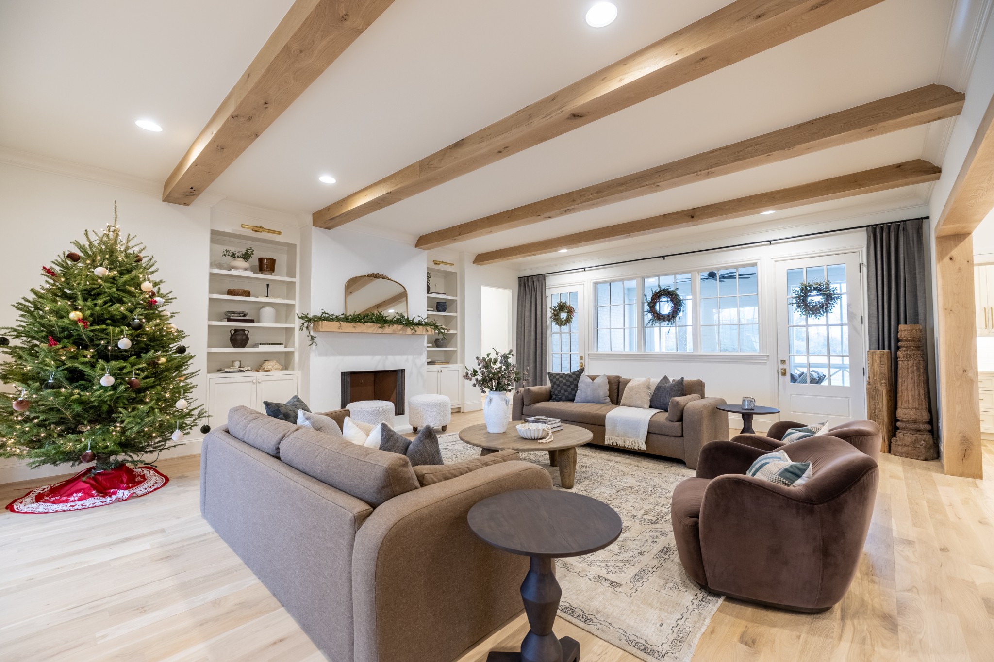 6034 Frazier Park Ln