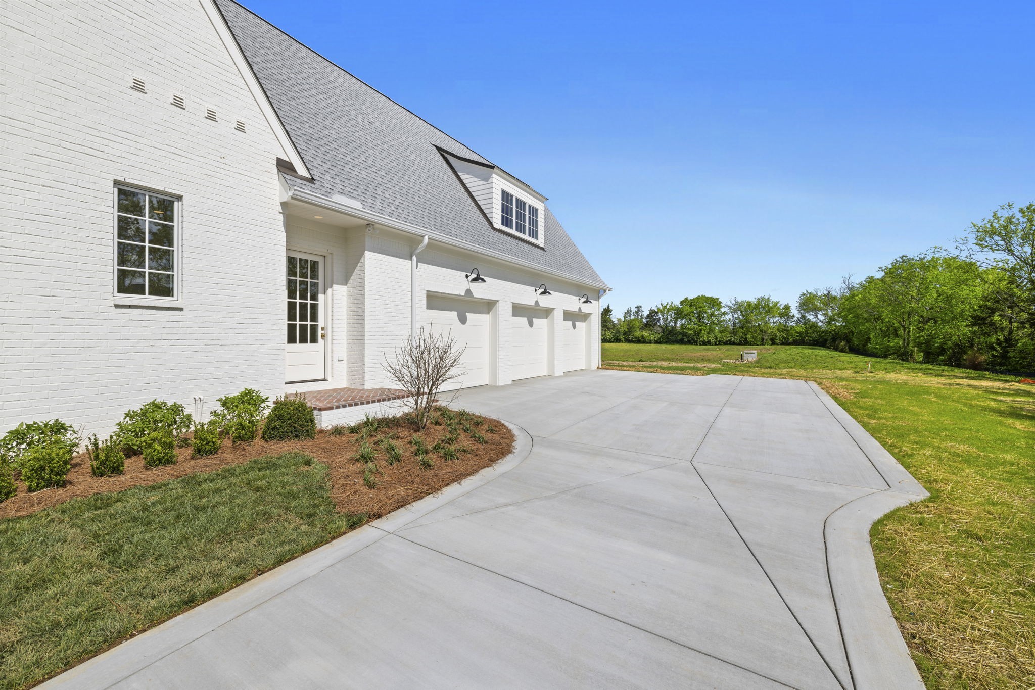 6034 Frazier Park Ln