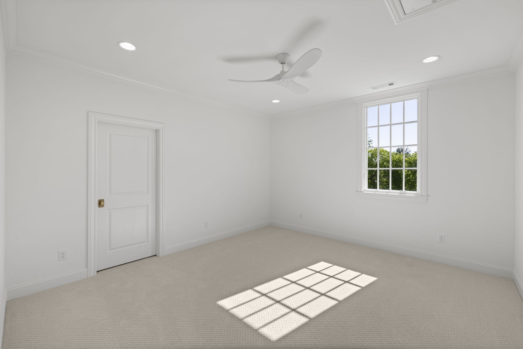 6034 Frazier Park Ln