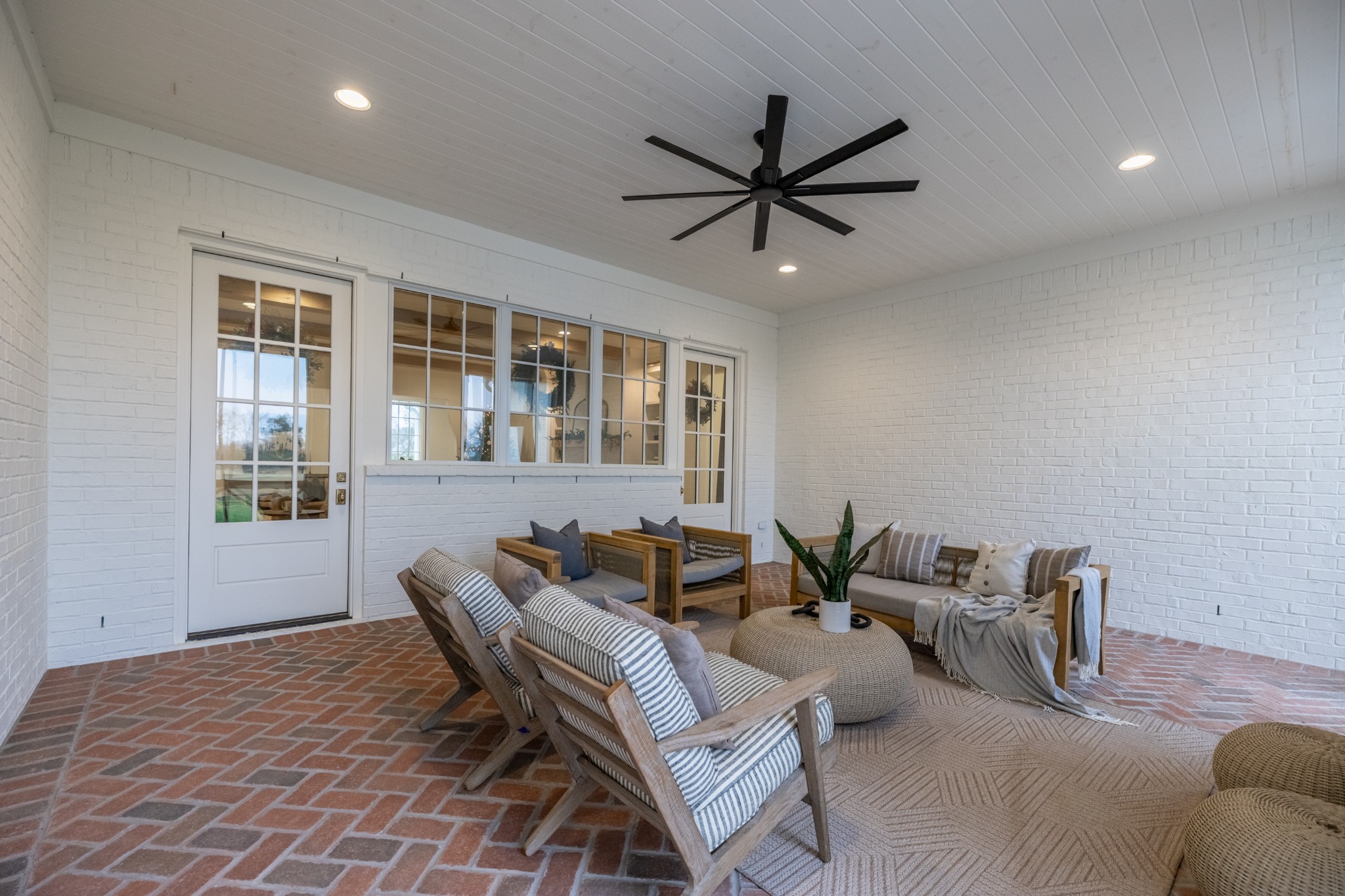 6034 Frazier Park Ln