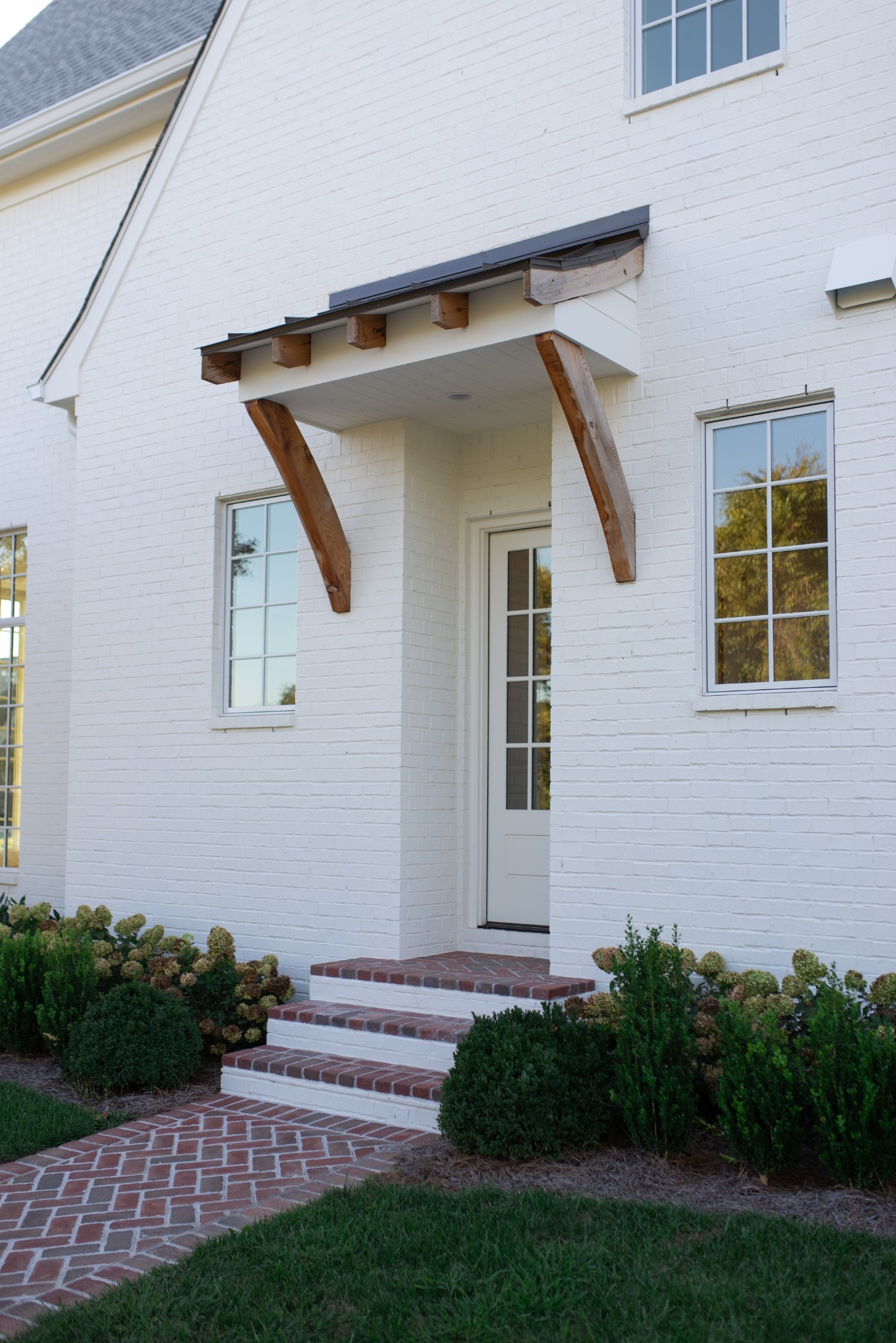 6034 Frazier Park Ln