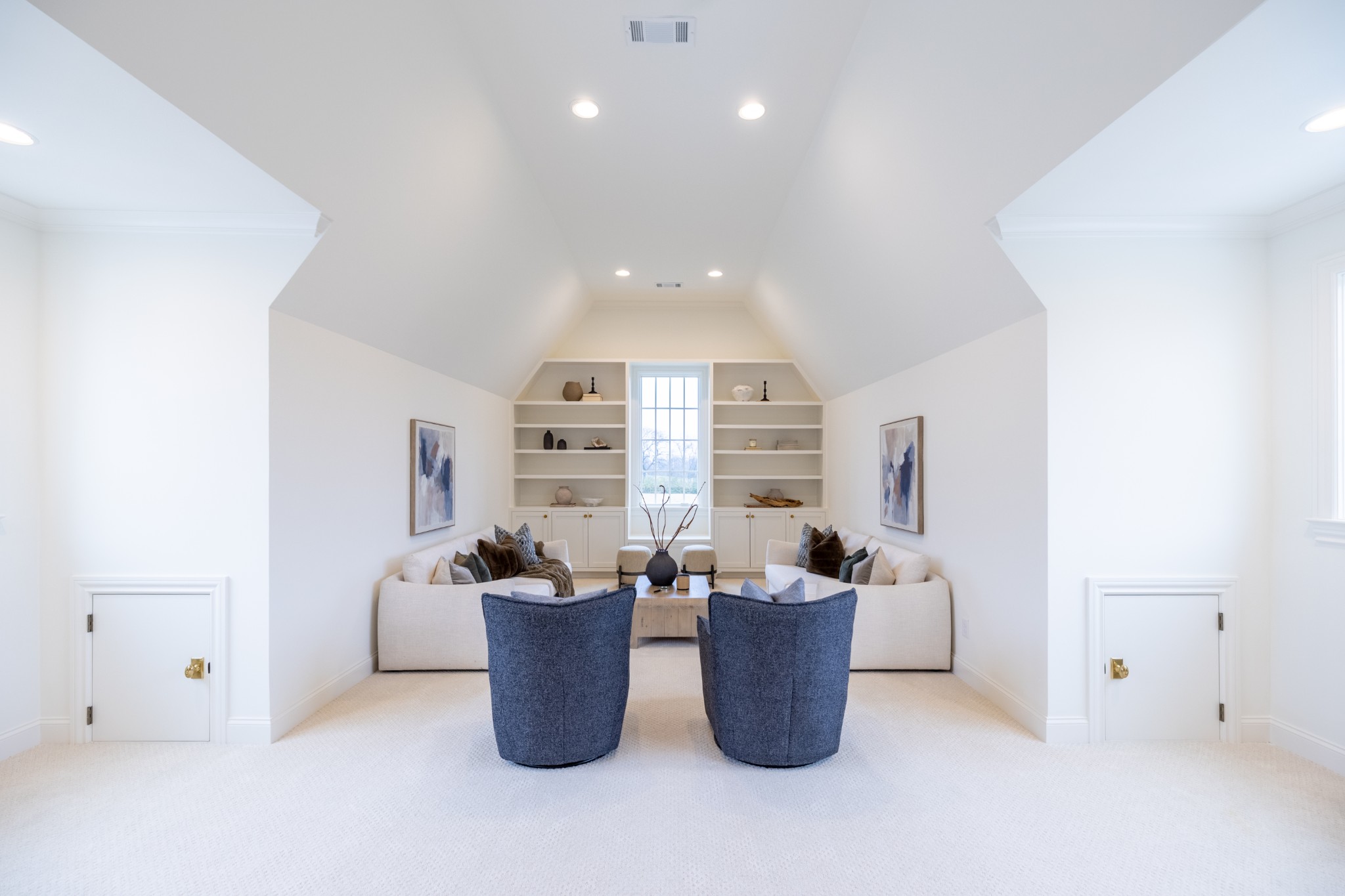 6034 Frazier Park Ln