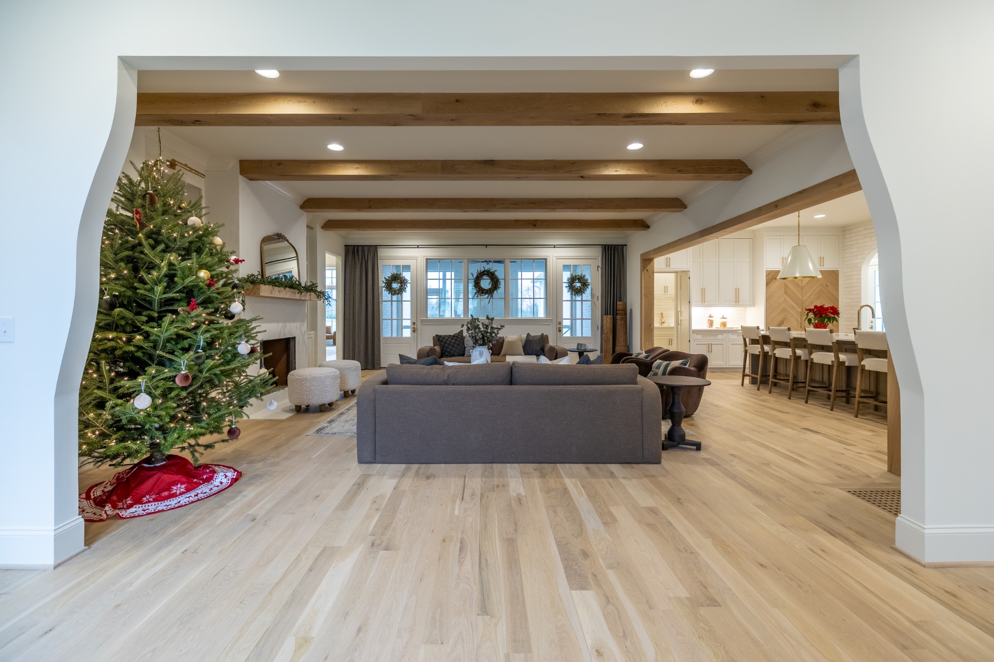 6034 Frazier Park Ln