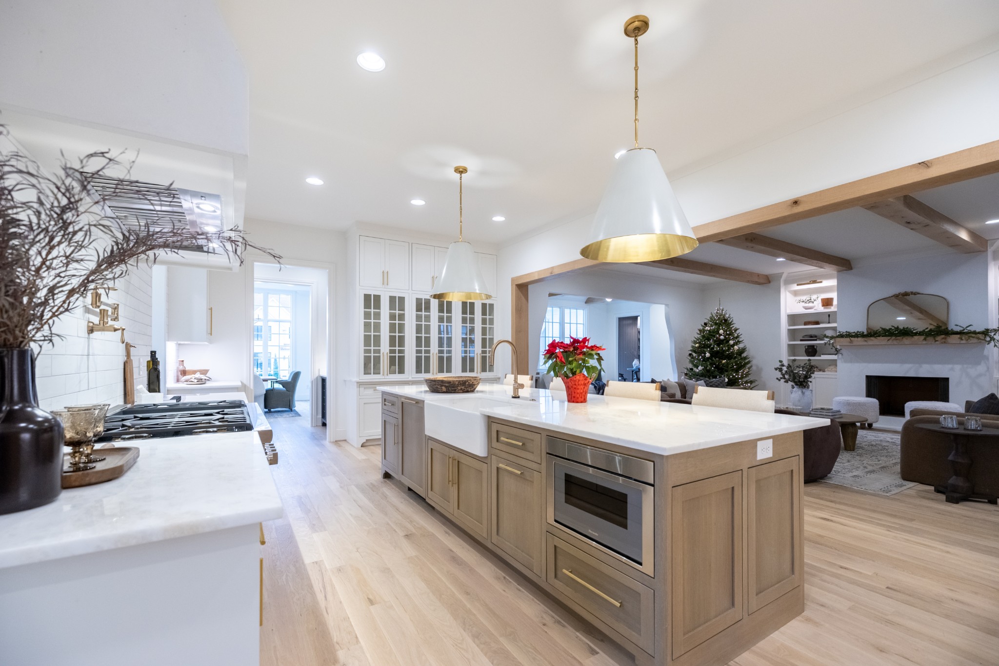 6034 Frazier Park Ln